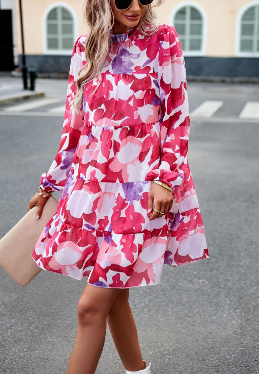 Vestido de manga larga con capas y estampado abstracto