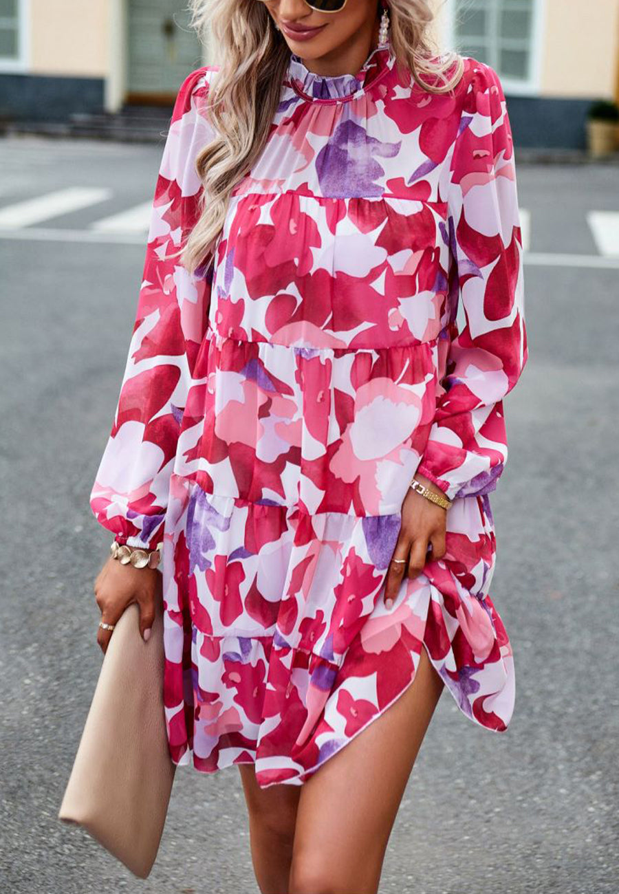 Vestido de manga larga con capas y estampado abstracto
