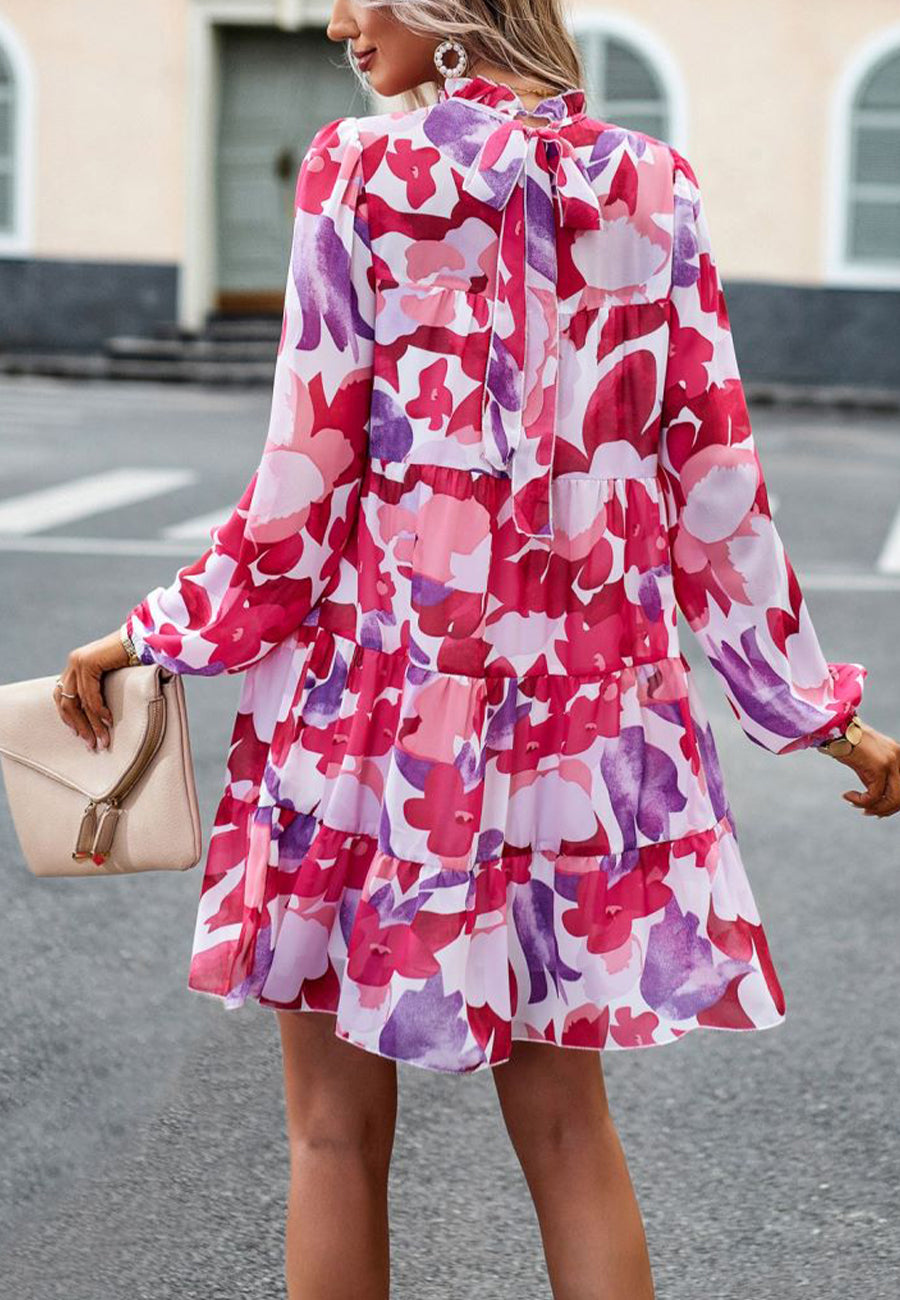 Vestido de manga larga con capas y estampado abstracto