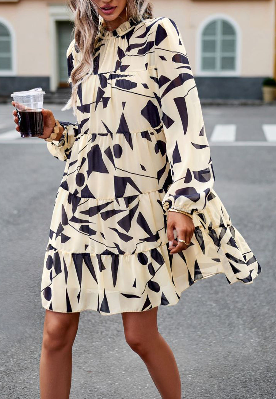 Vestido de manga larga con capas y estampado abstracto