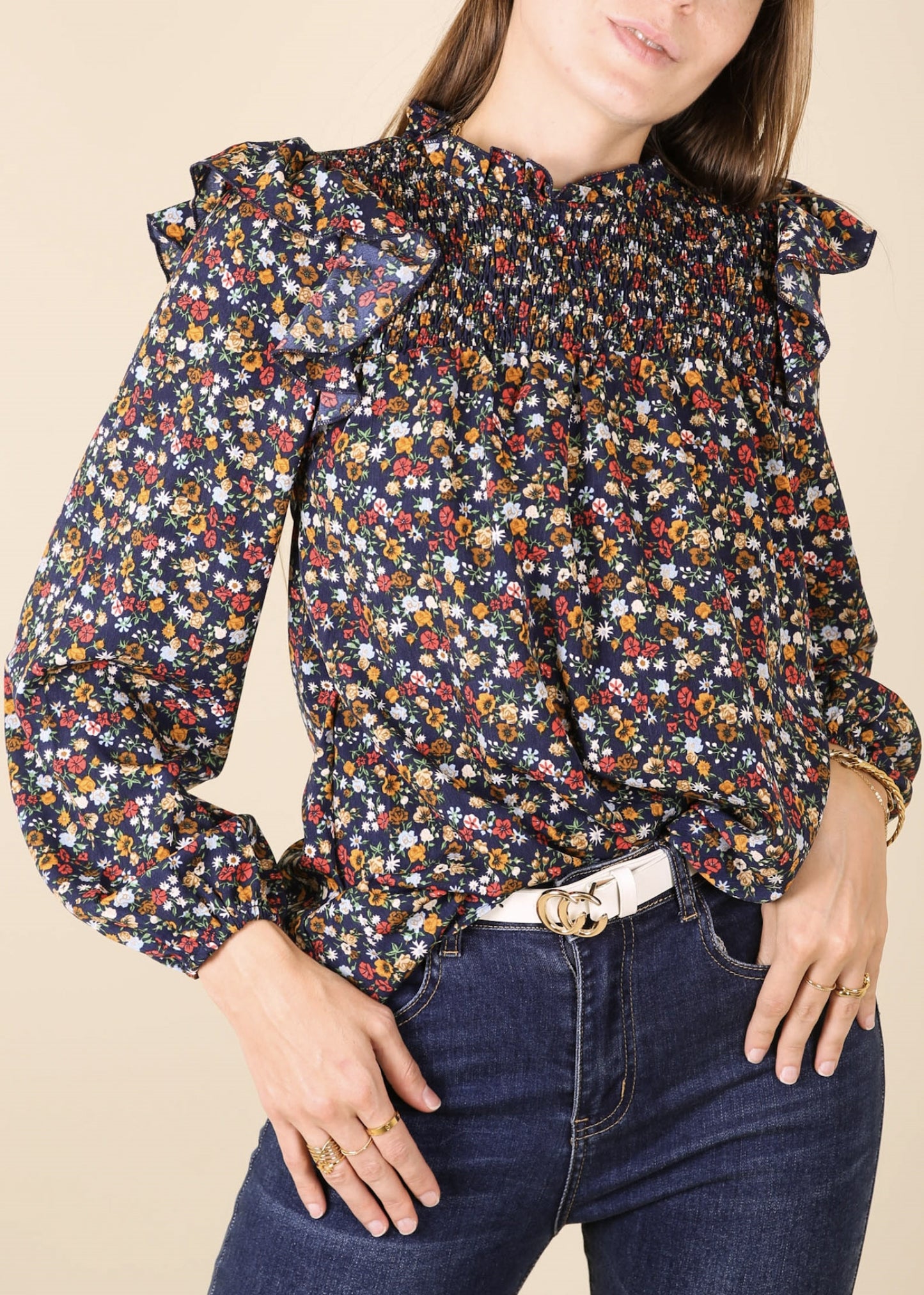 Blusa de manga larga con cuello fruncido y volantes