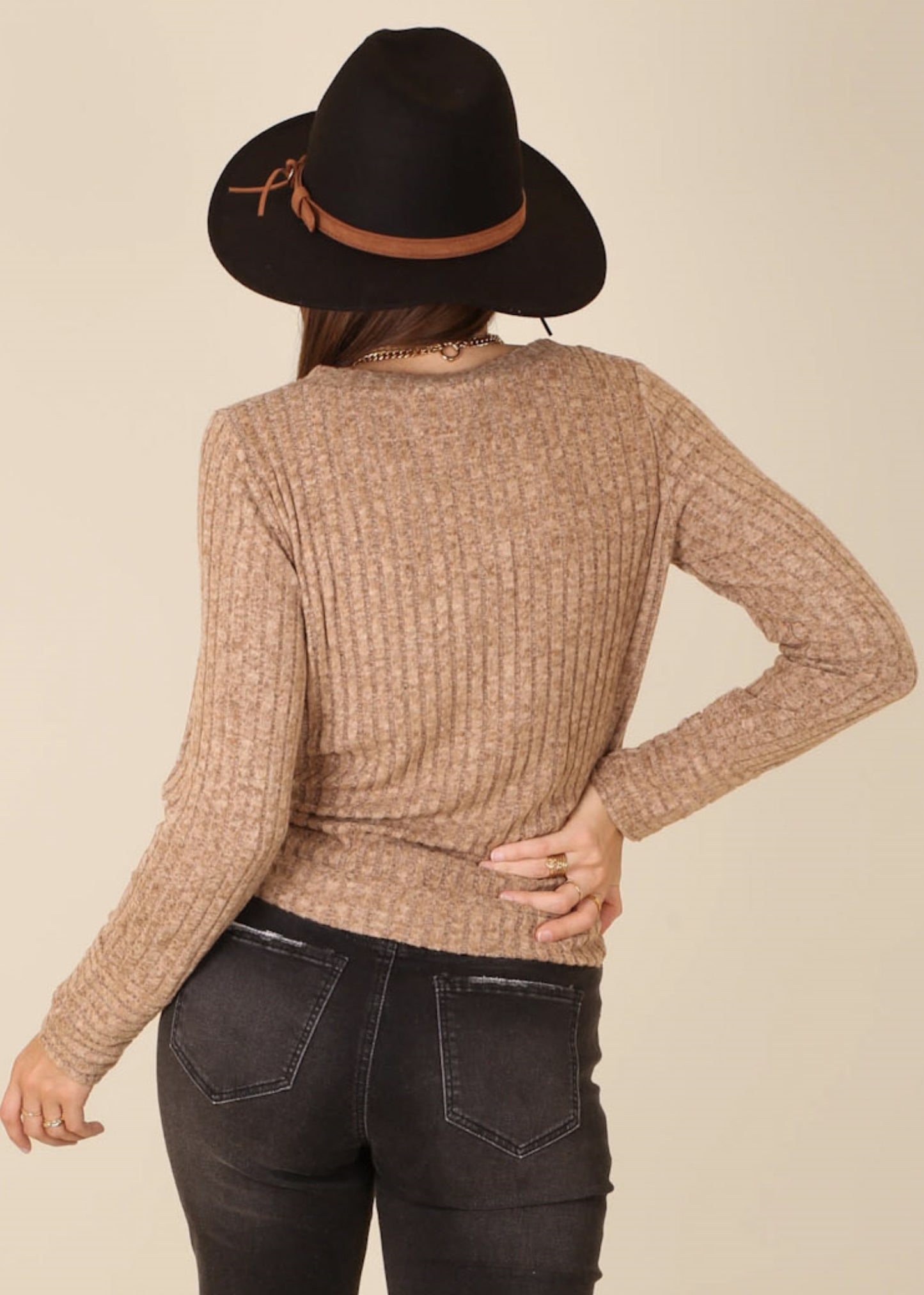 Suéter de punto acanalado de color liso