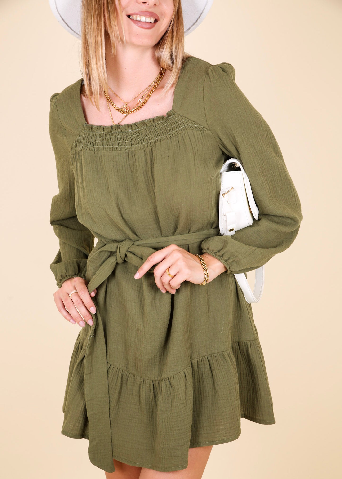 Vestido liso con escote cuadrado y cintura anudada