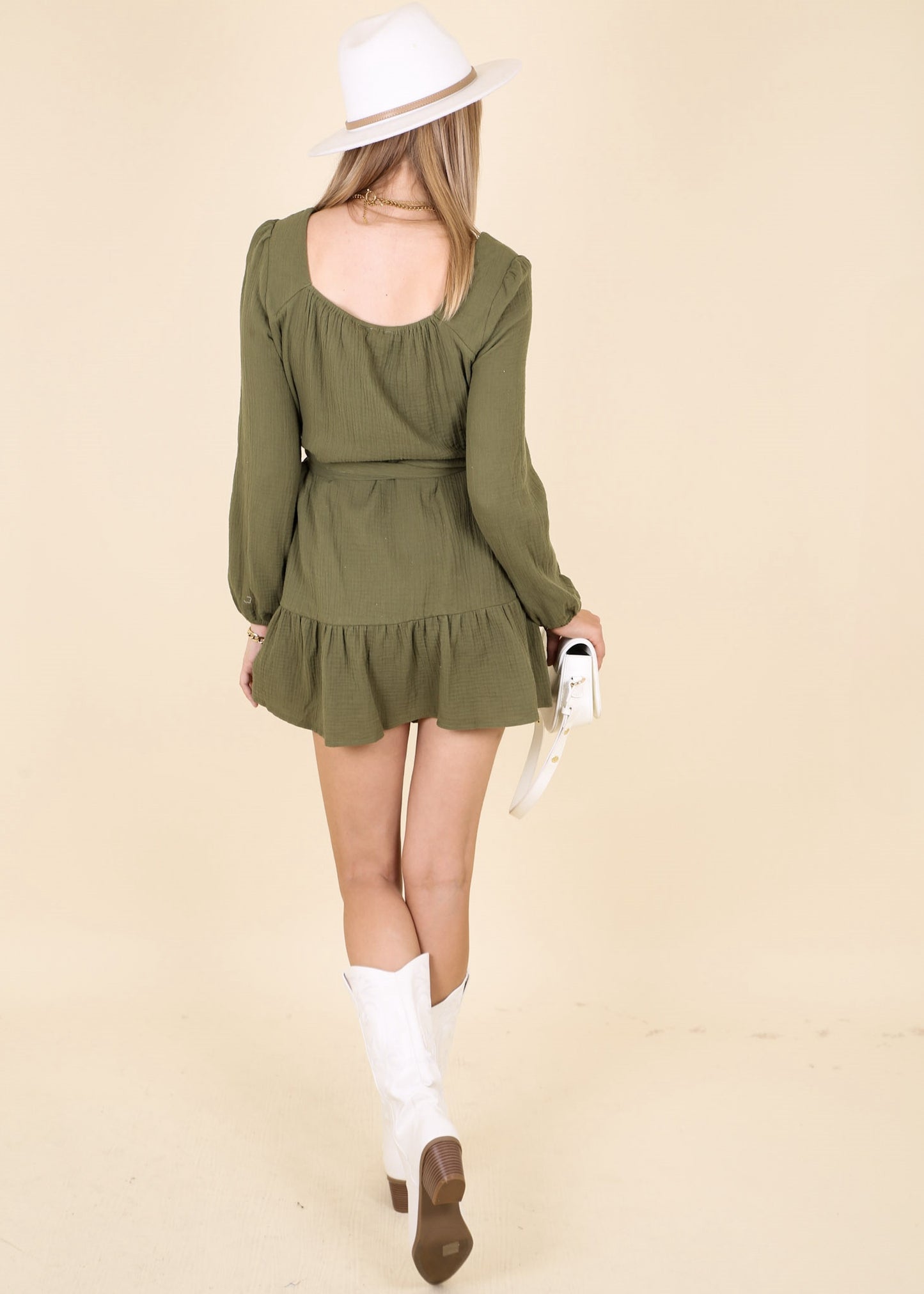 Vestido liso con escote cuadrado y cintura anudada