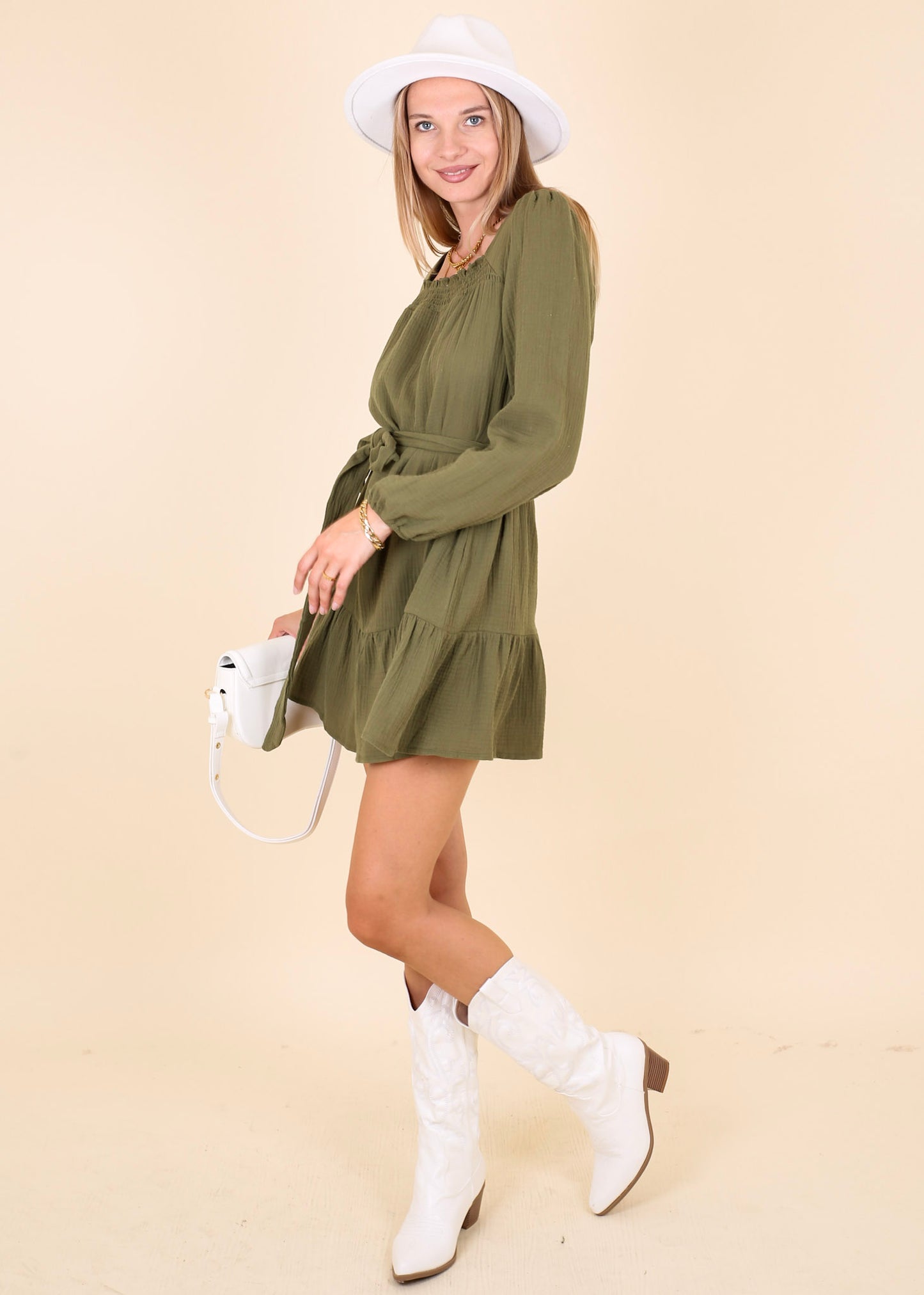 Vestido liso con escote cuadrado y cintura anudada