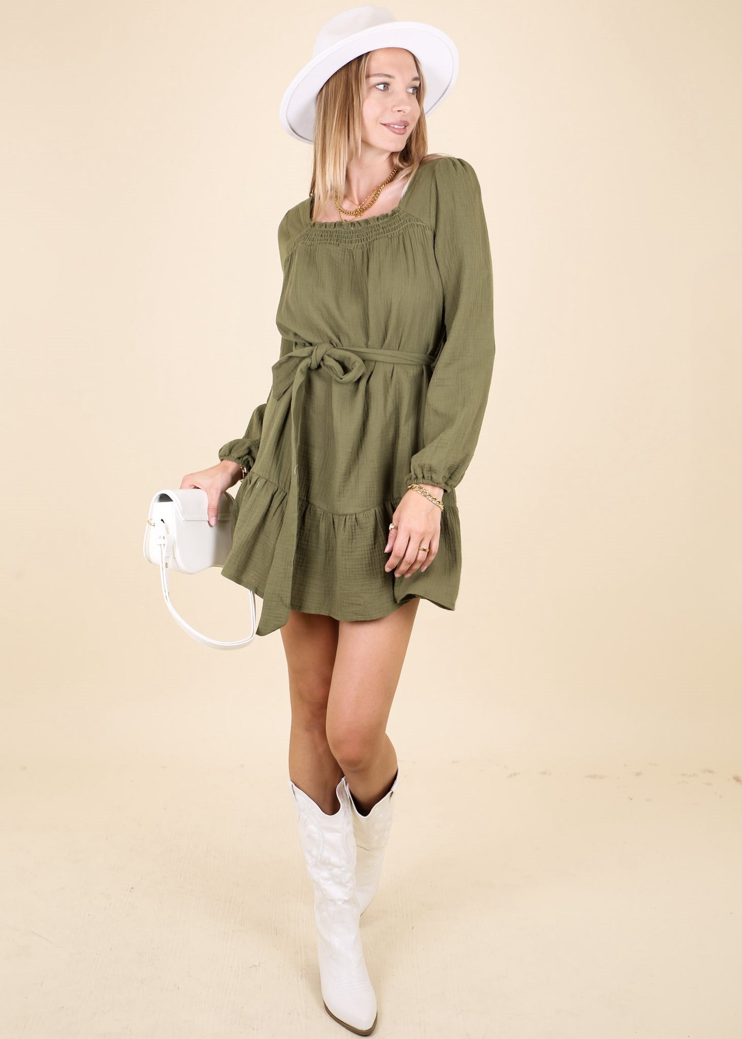 Vestido liso con escote cuadrado y cintura anudada