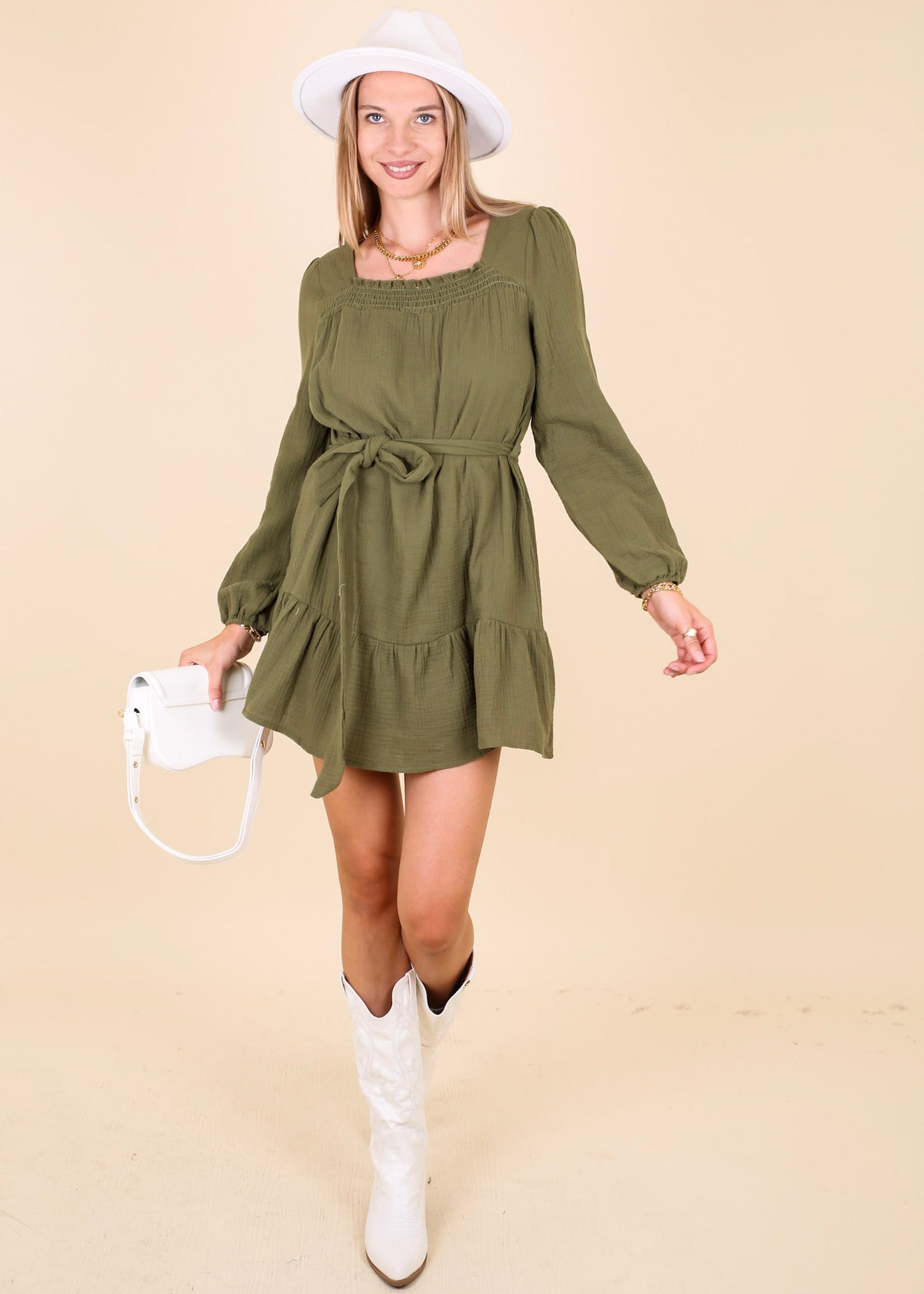 Vestido liso con escote cuadrado y cintura anudada