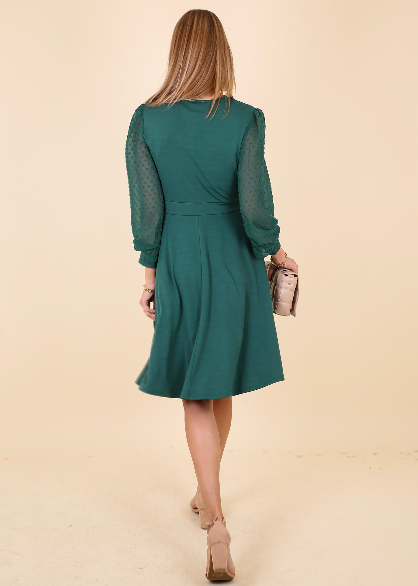 Vestido de manga larga con lunares suizos transparentes