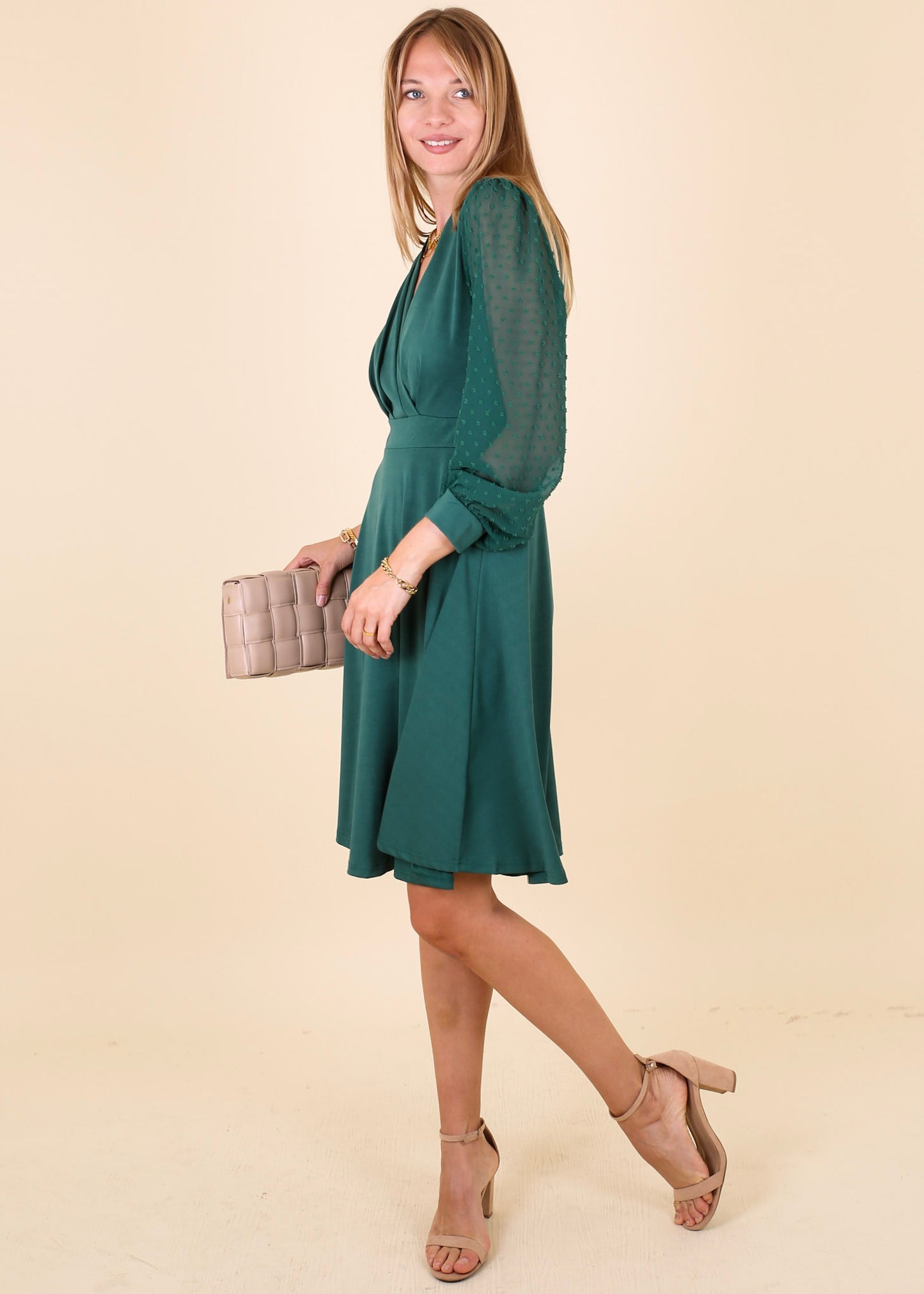 Vestido de manga larga con lunares suizos transparentes