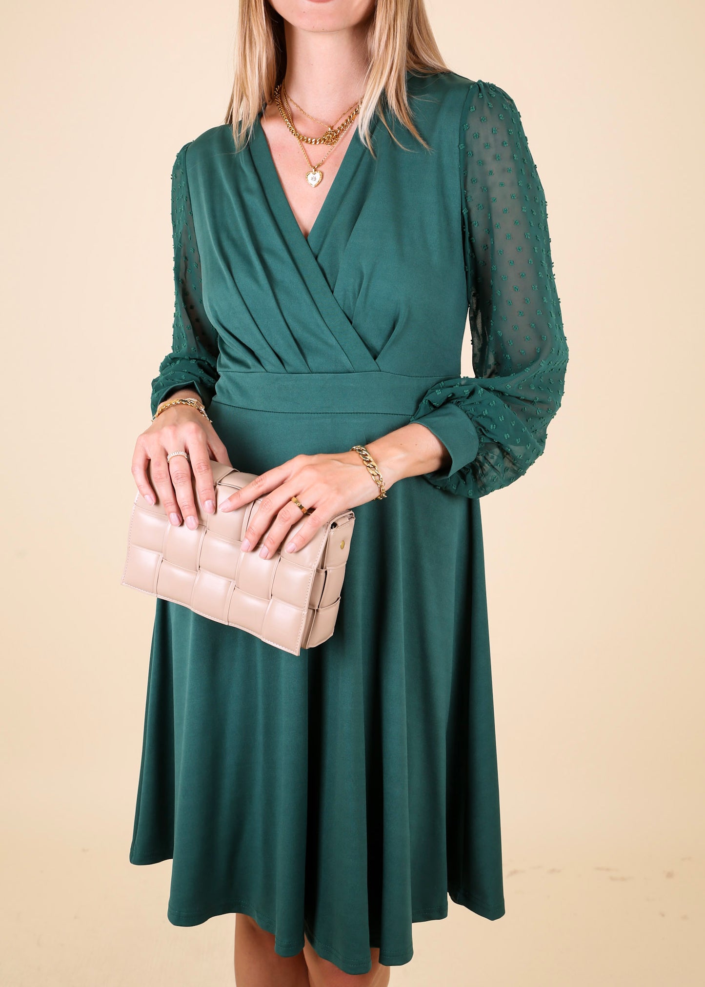 Vestido de manga larga con lunares suizos transparentes