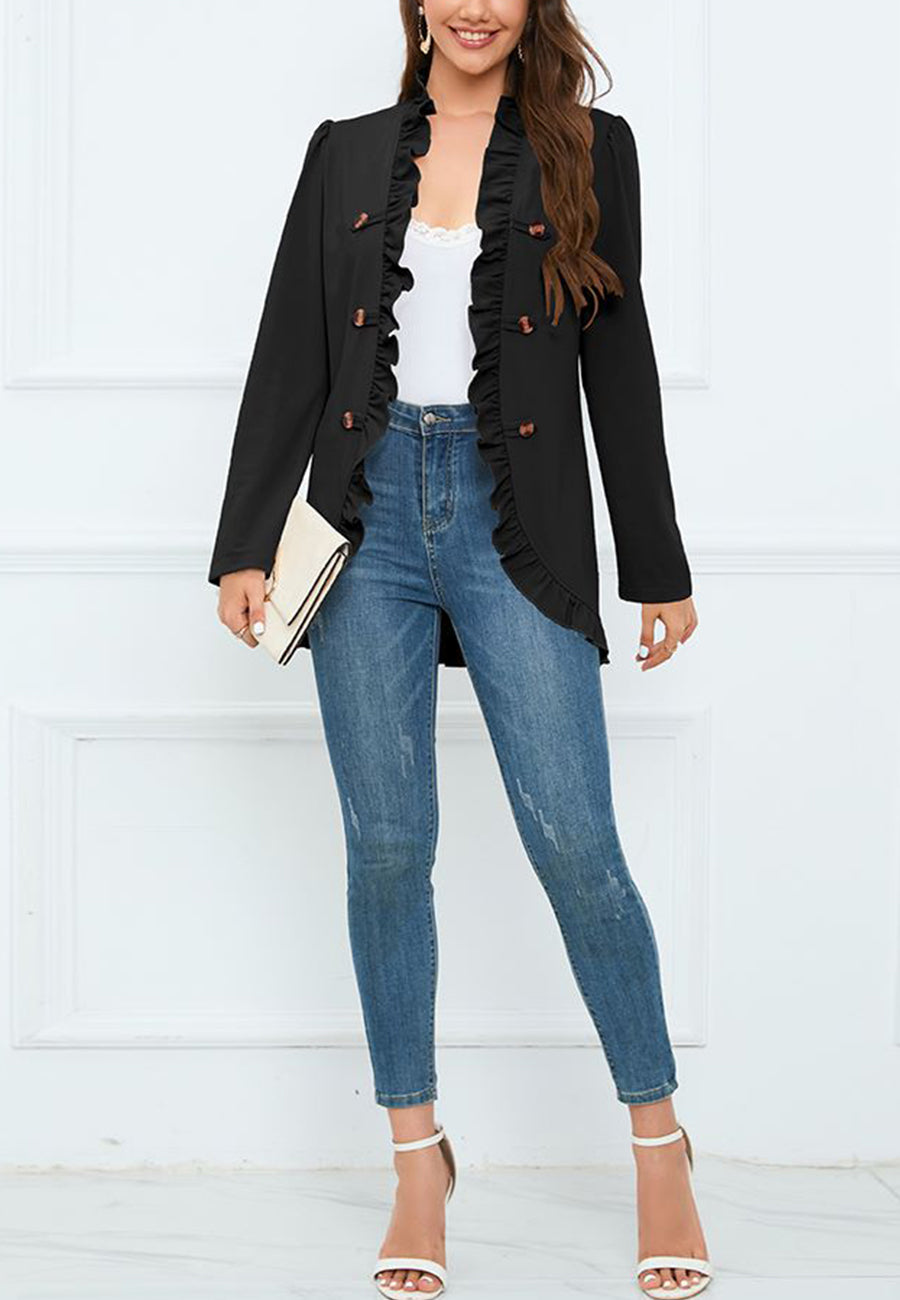 Abrigo con botones en contraste y ribete de volantes