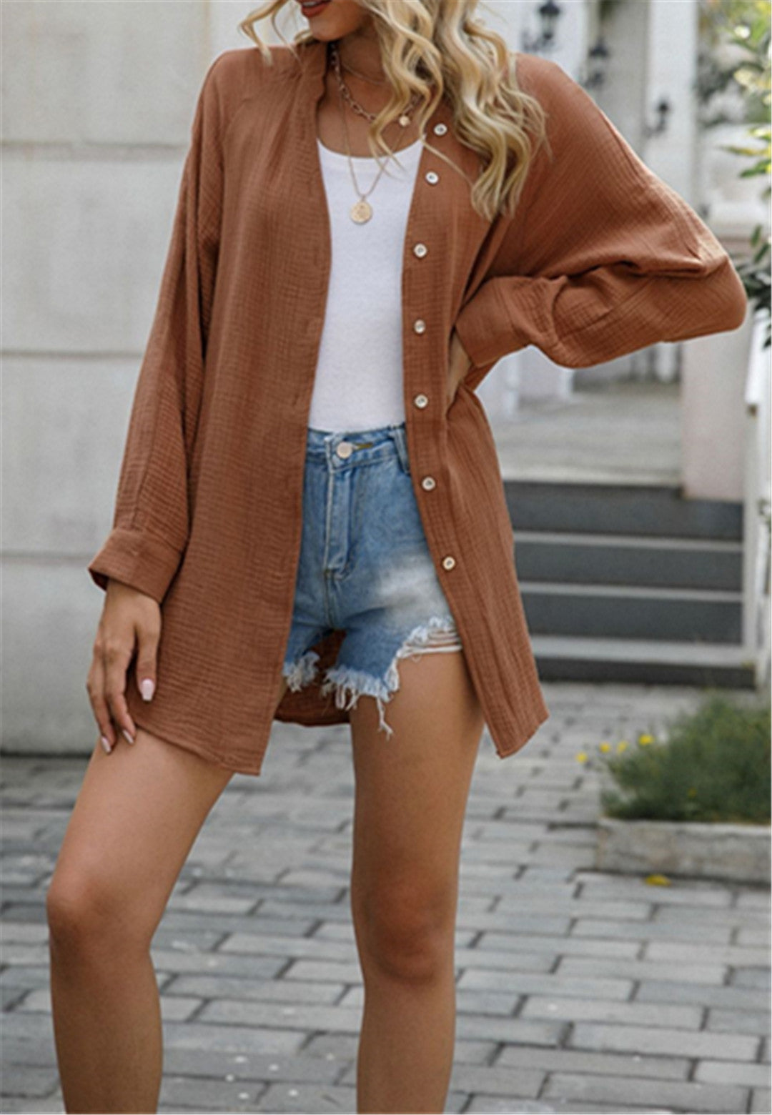 Blusa con botones y mangas holgadas