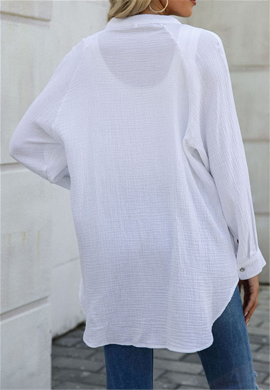 Blusa con botones y mangas holgadas