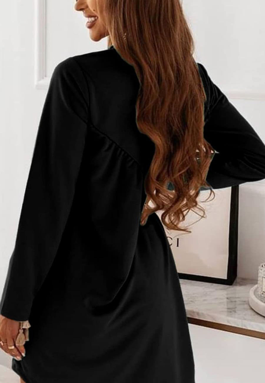 Vestido con diseño plisado y cuello redondo