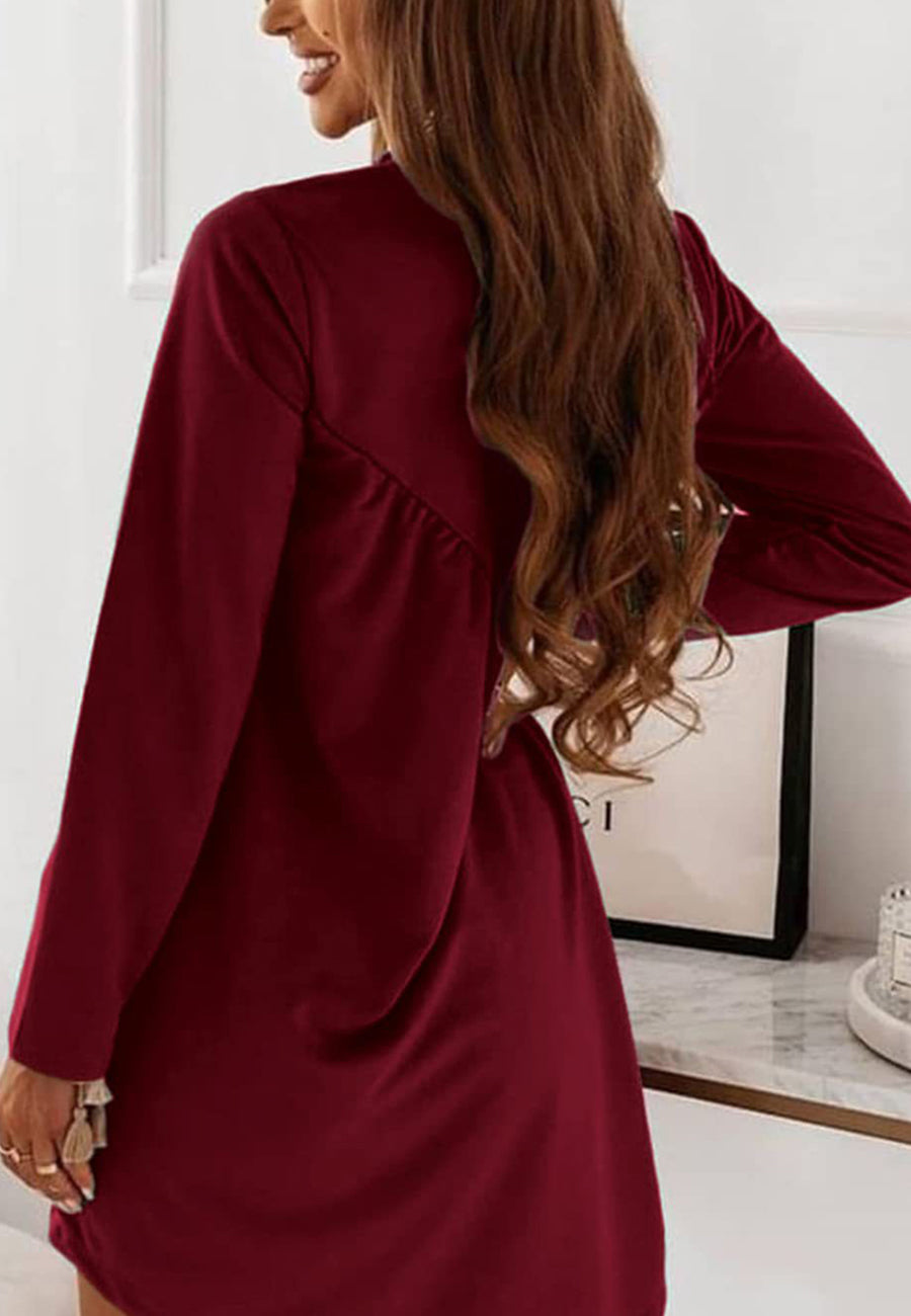 Vestido con diseño plisado y cuello redondo