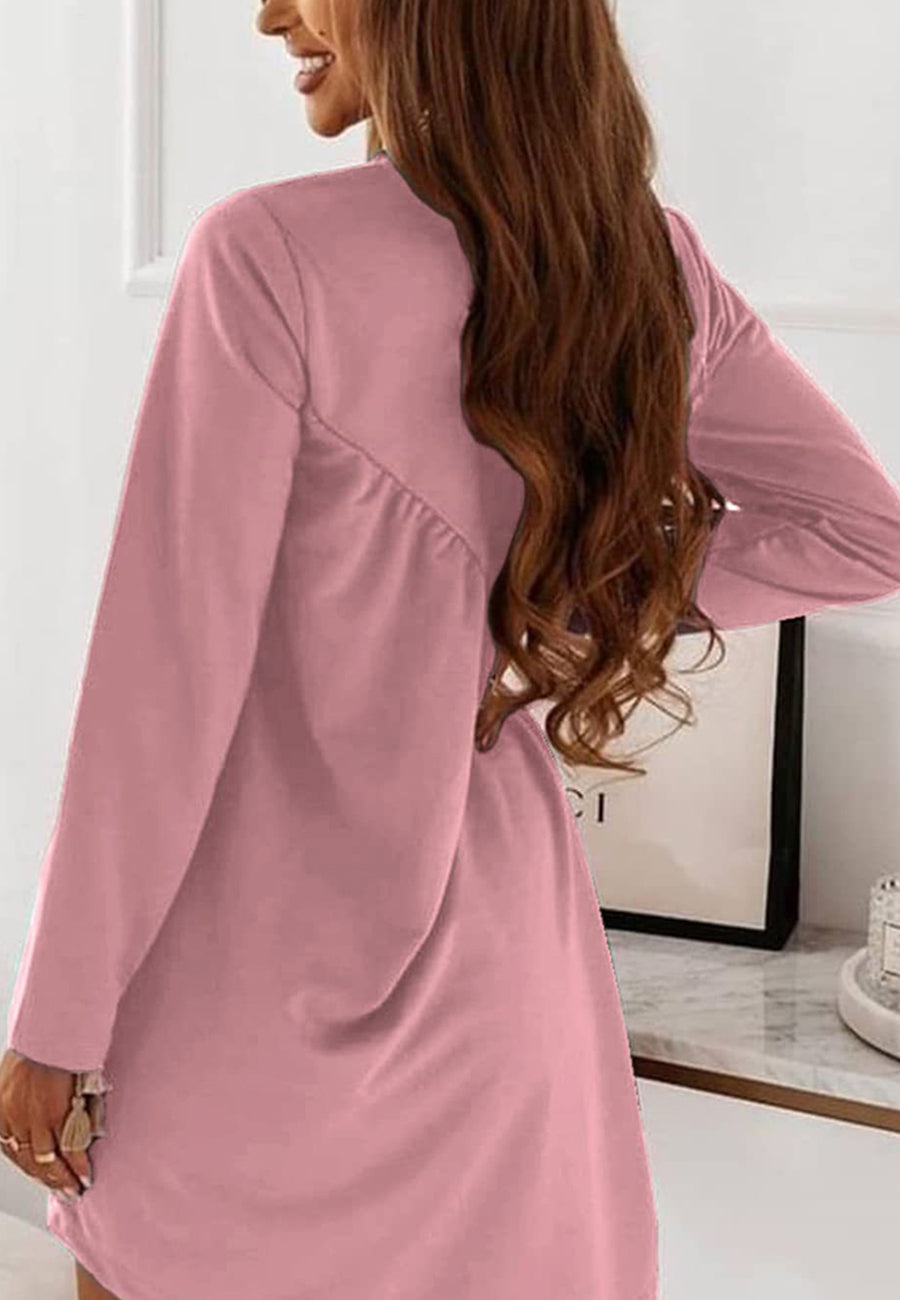 Vestido con diseño plisado y cuello redondo