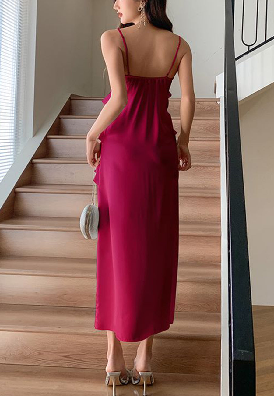 Vestido con abertura y detalle de volantes