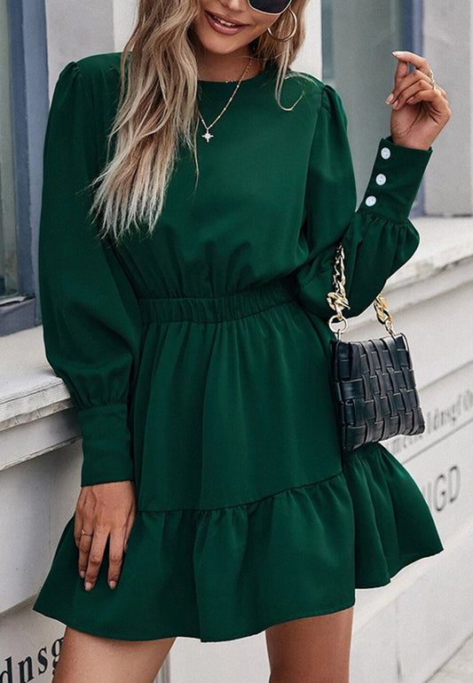 Vestido con mangas de obispo y dobladillo con volantes