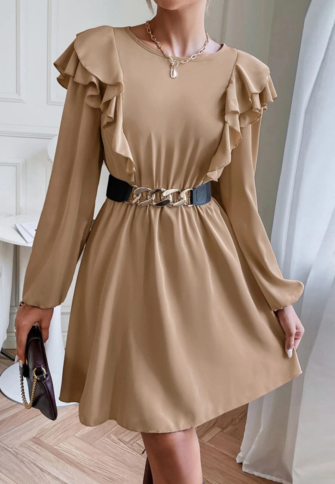 Vestido con hombros con volantes escalonados