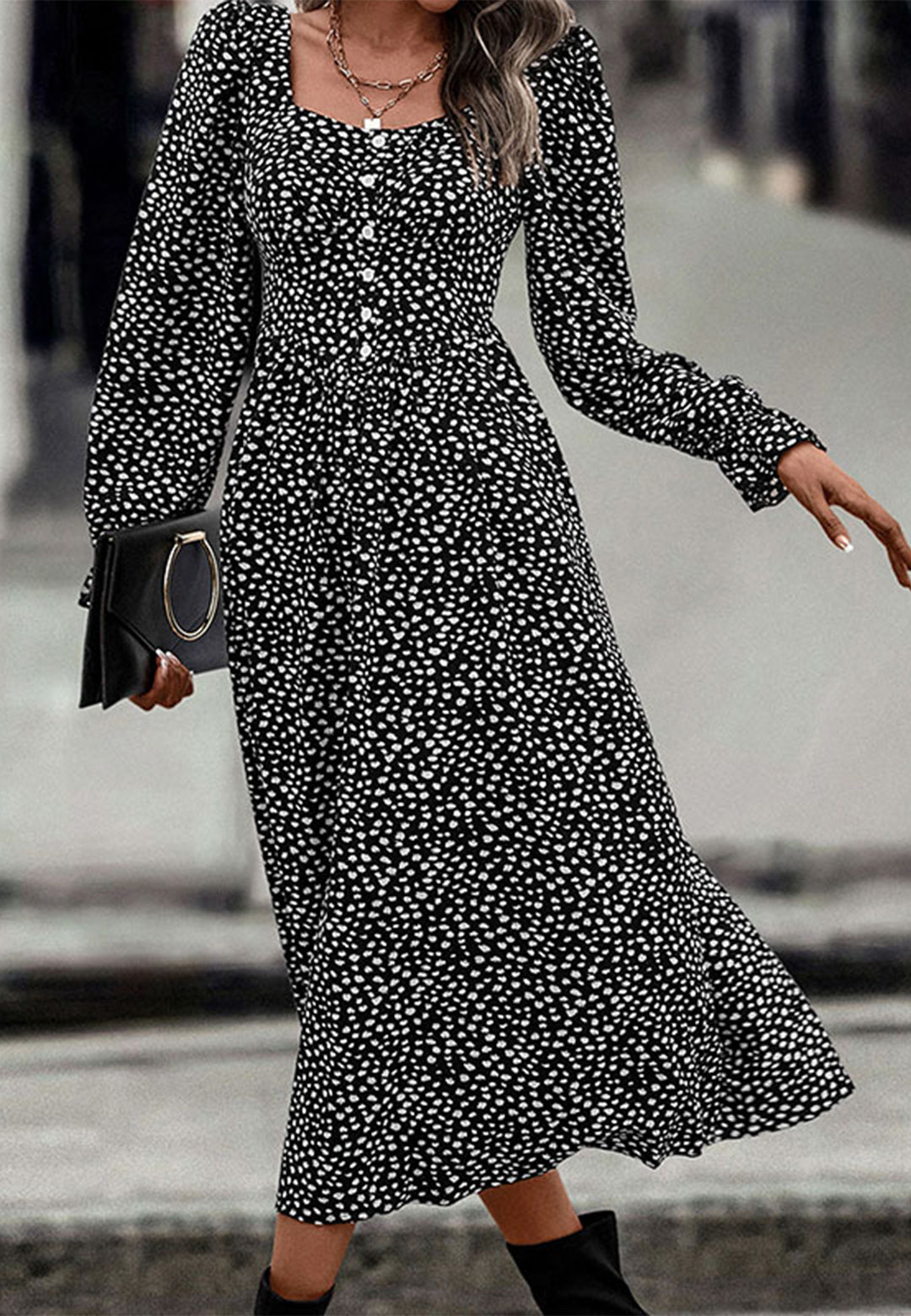 Vestido midi con escote cuadrado y estampado de lunares