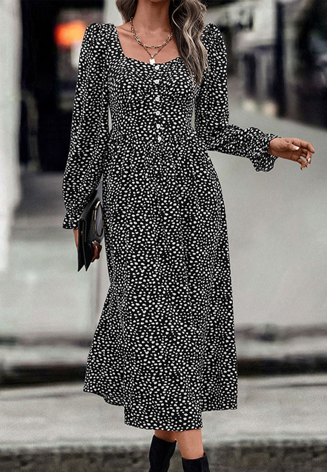 Vestido midi con escote cuadrado y estampado de lunares