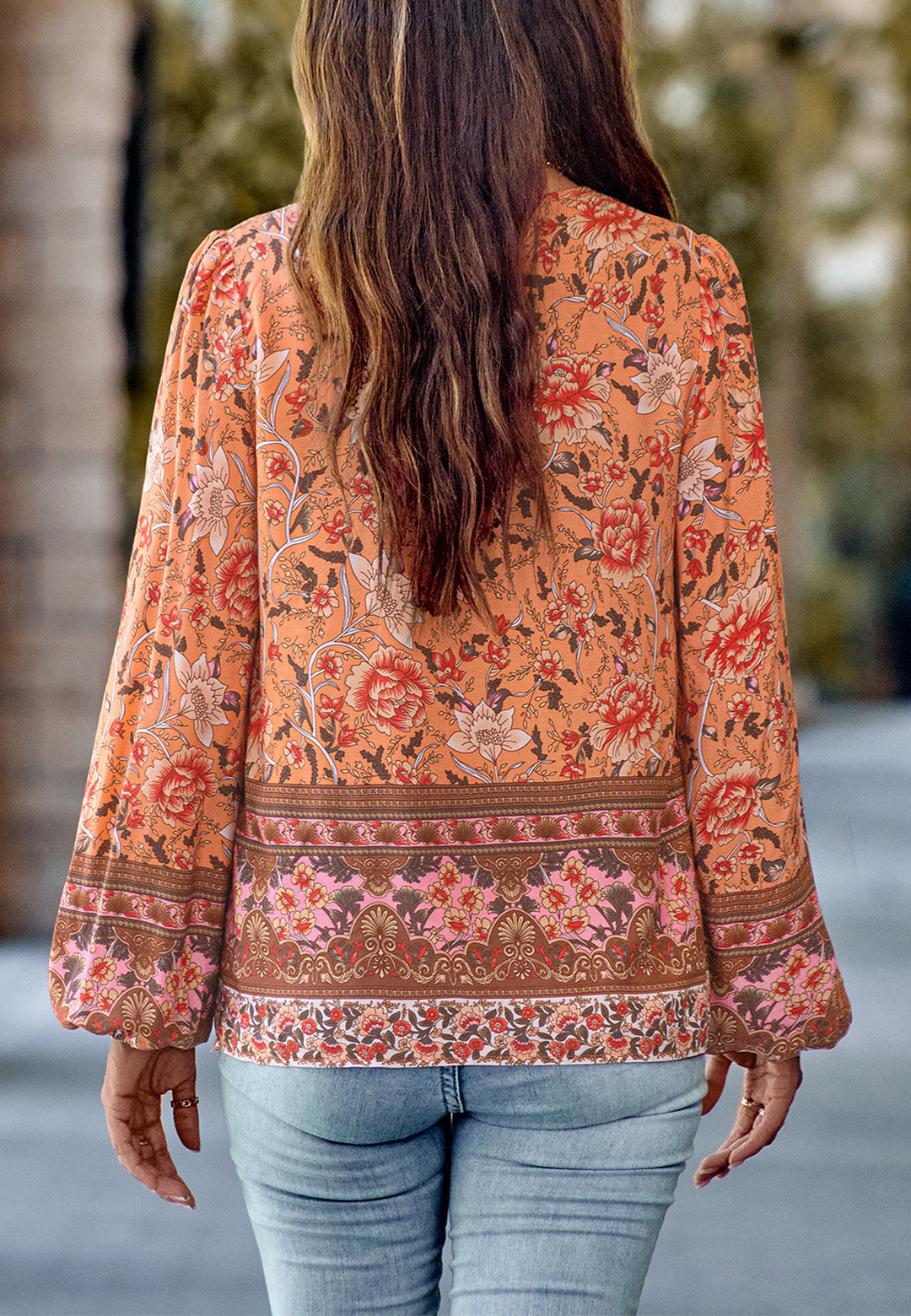 Blusa bohemia con estampado floral y lazo en el cuello multicolor