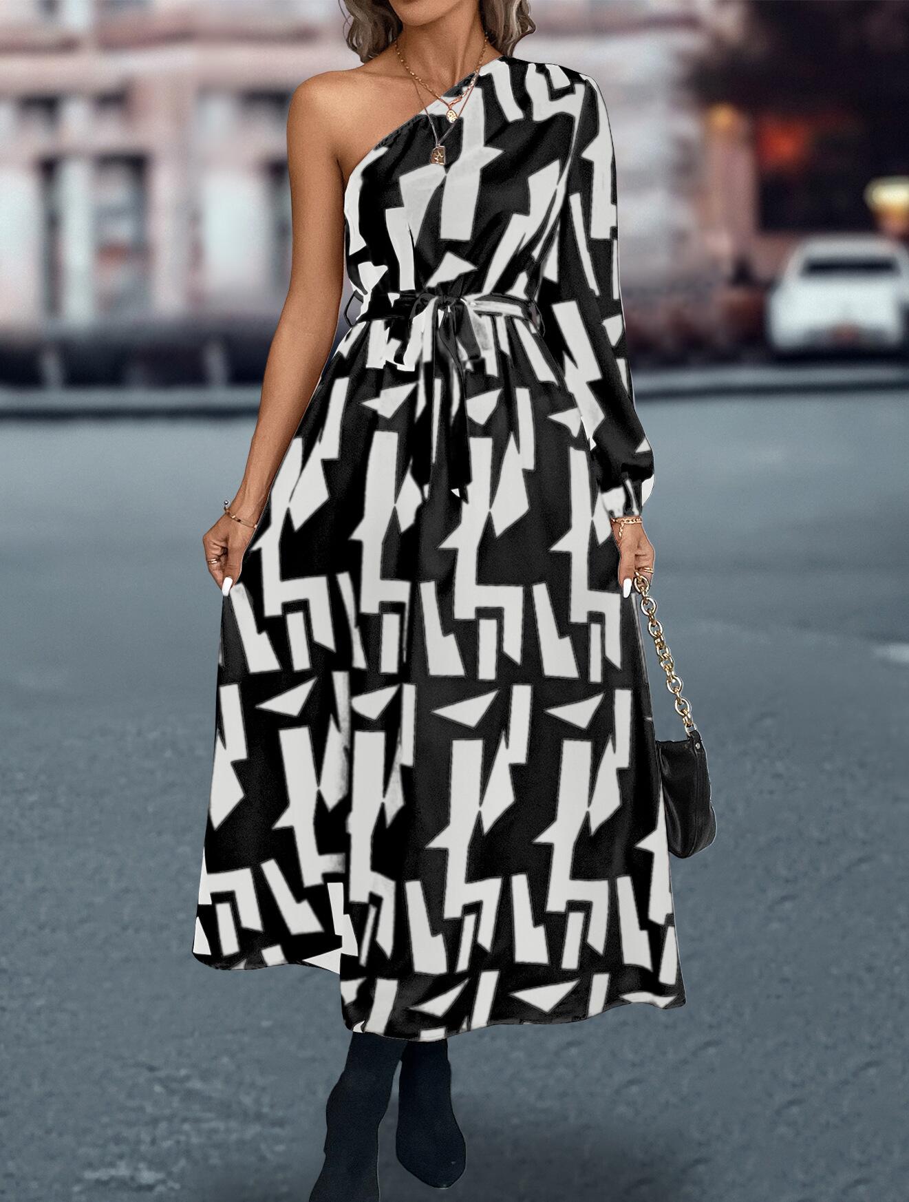 Vestido de un solo hombro con estampado abstracto