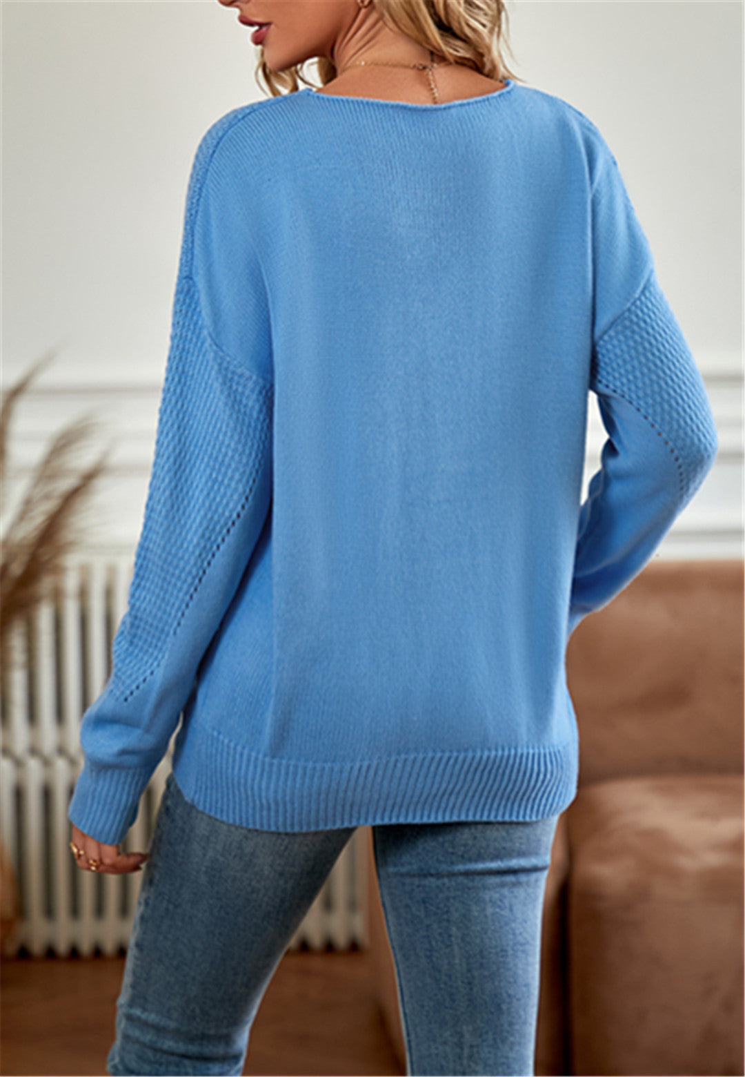 Suéter con detalles texturizados en color liso