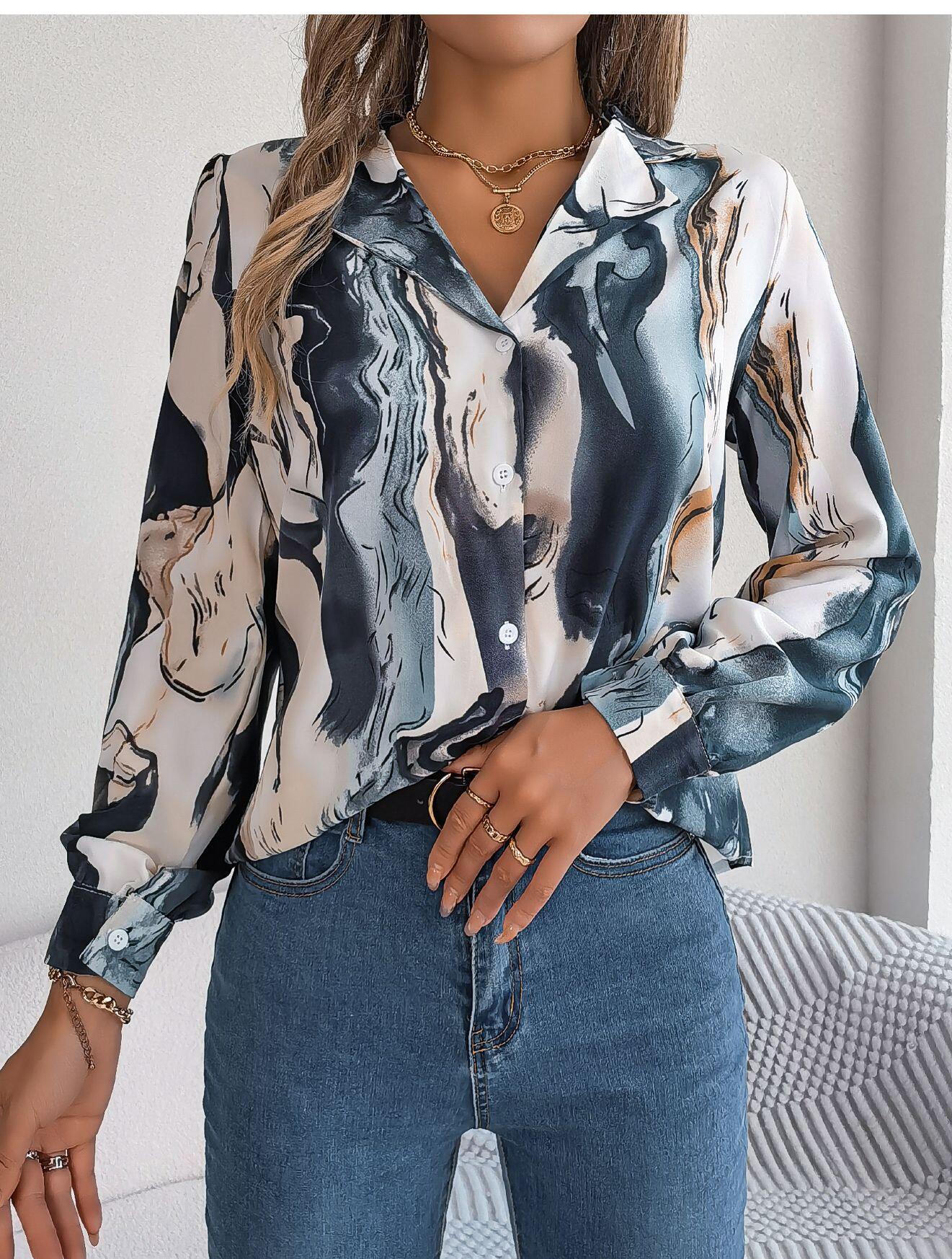 Camisa con botones y estampado abstracto