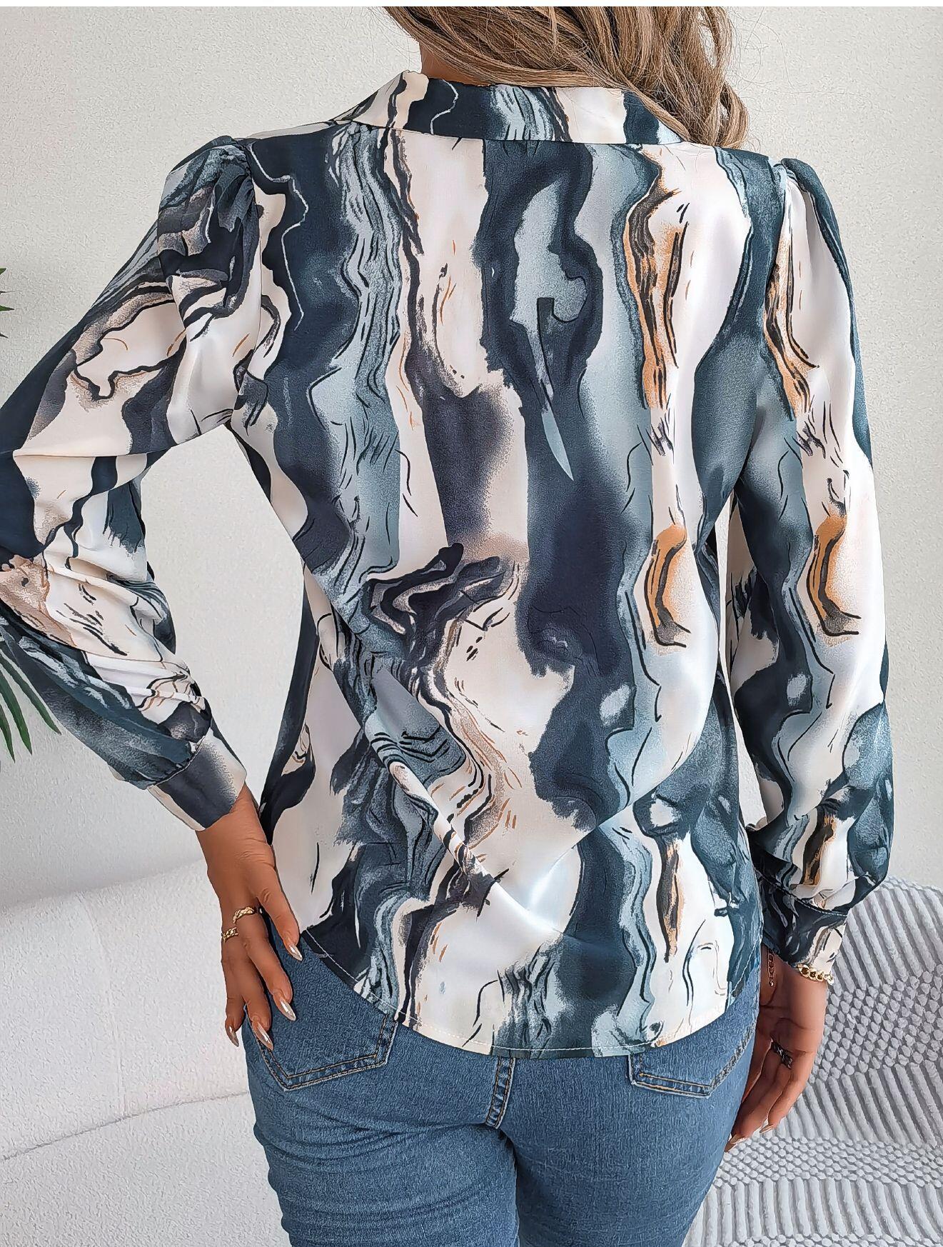 Camisa con botones y estampado abstracto