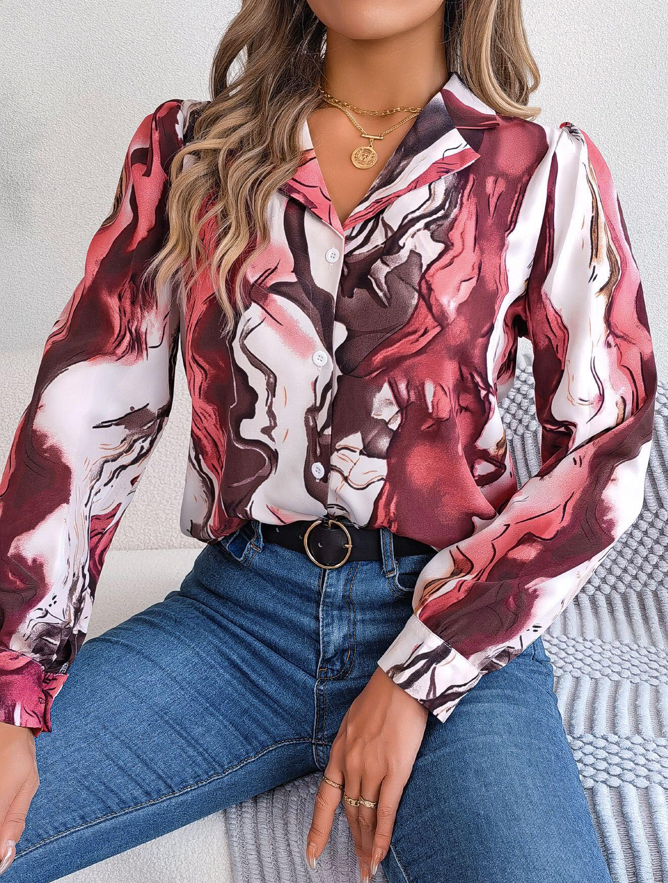 Camisa con botones y estampado abstracto