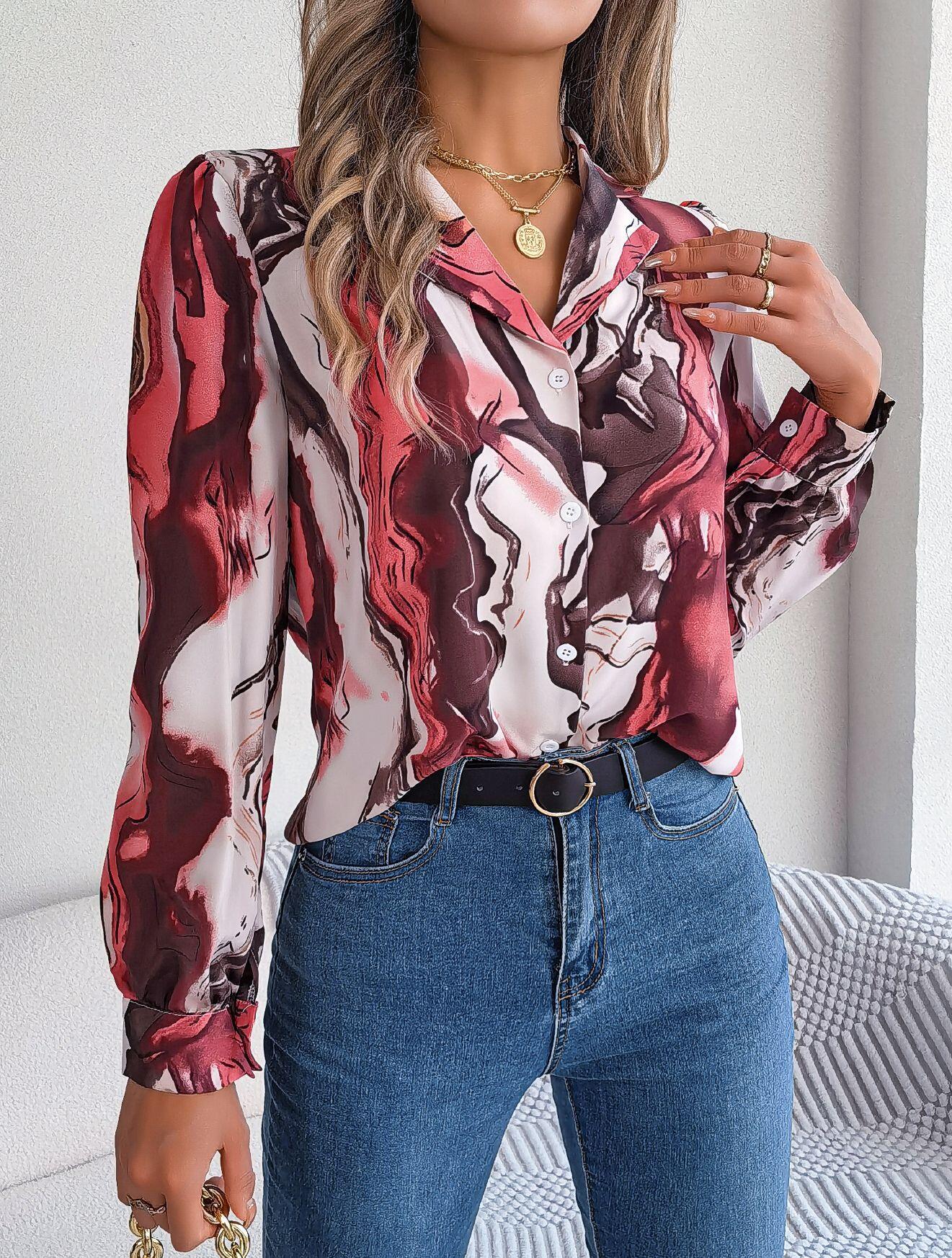 Camisa con botones y estampado abstracto