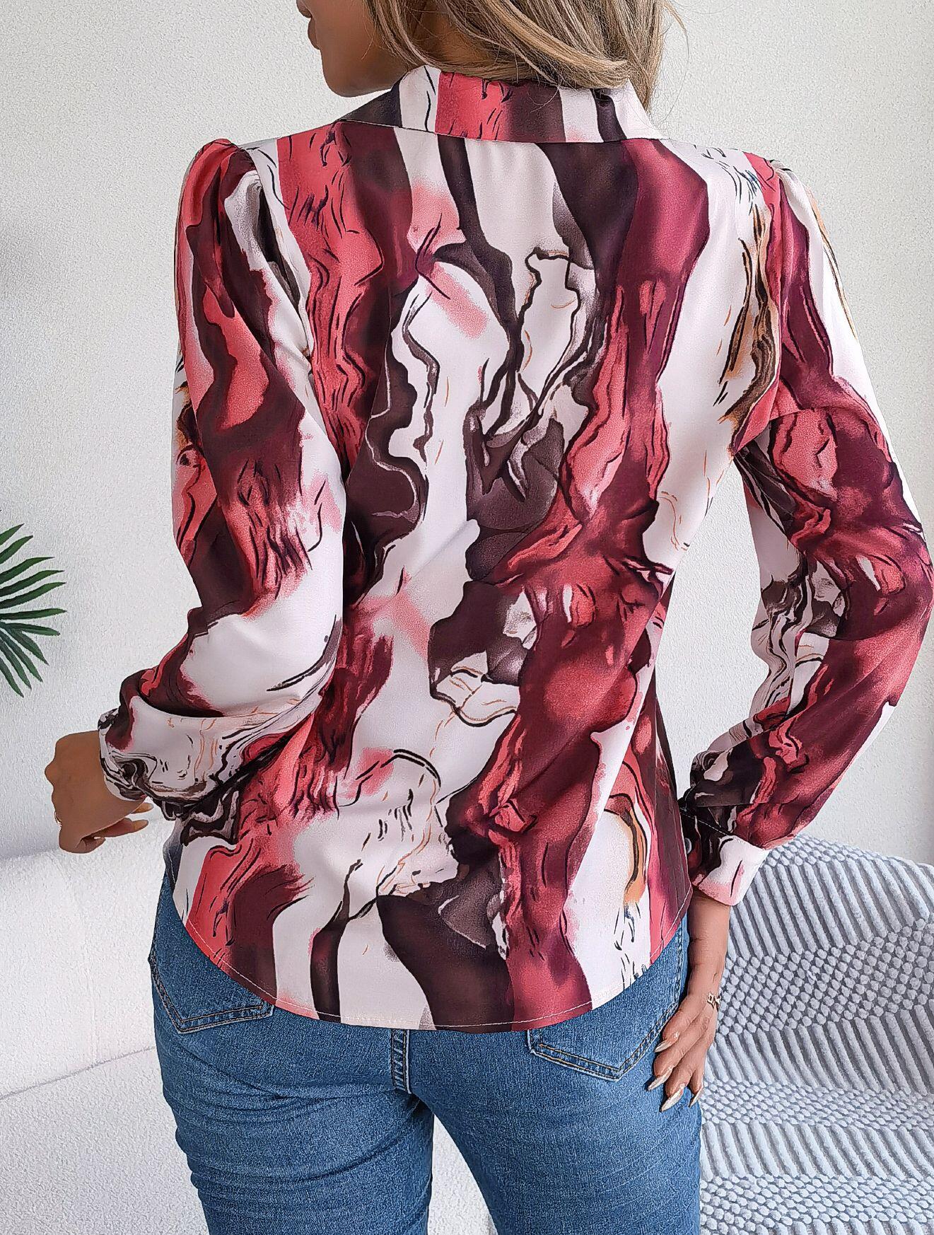 Camisa con botones y estampado abstracto