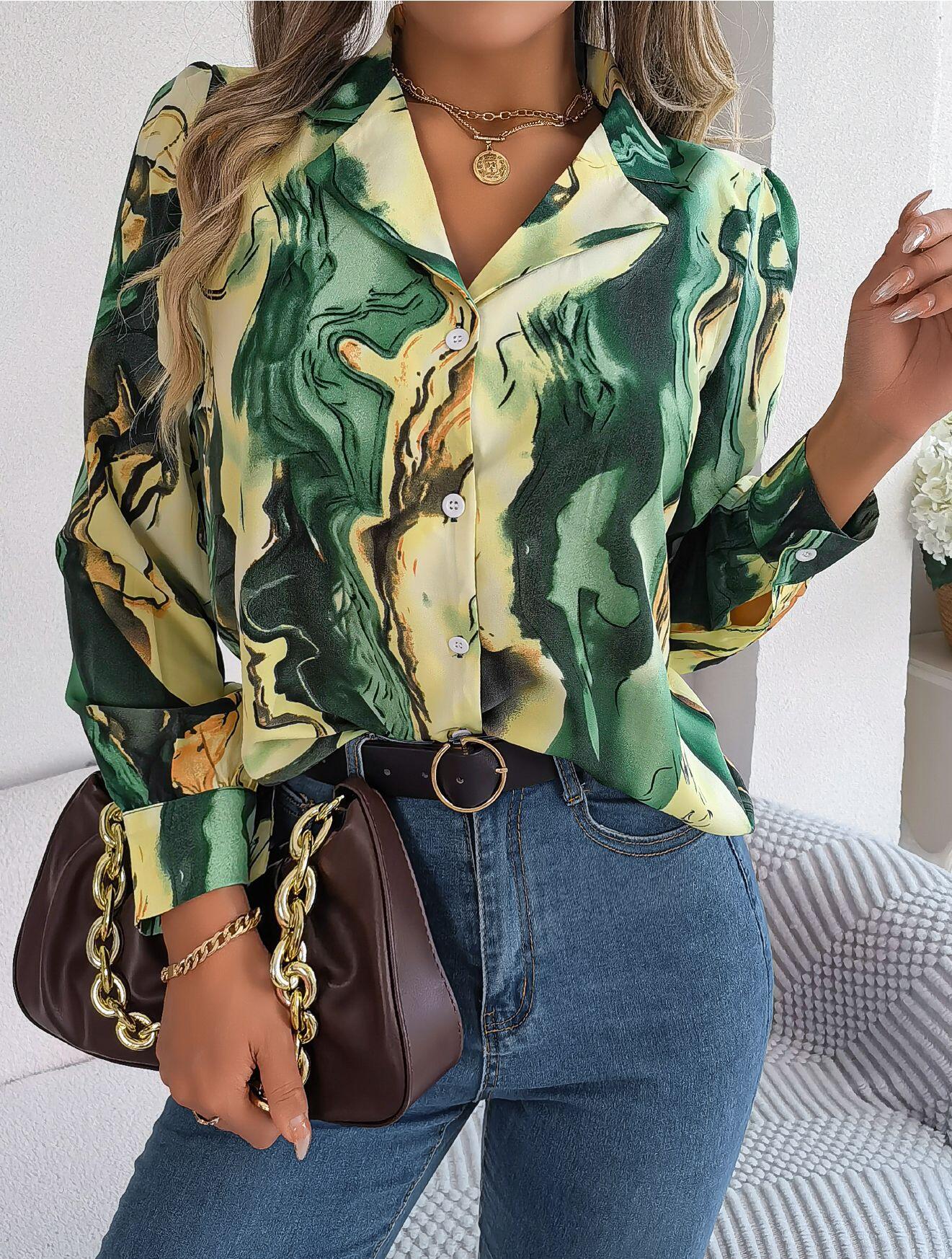 Camisa con botones y estampado abstracto