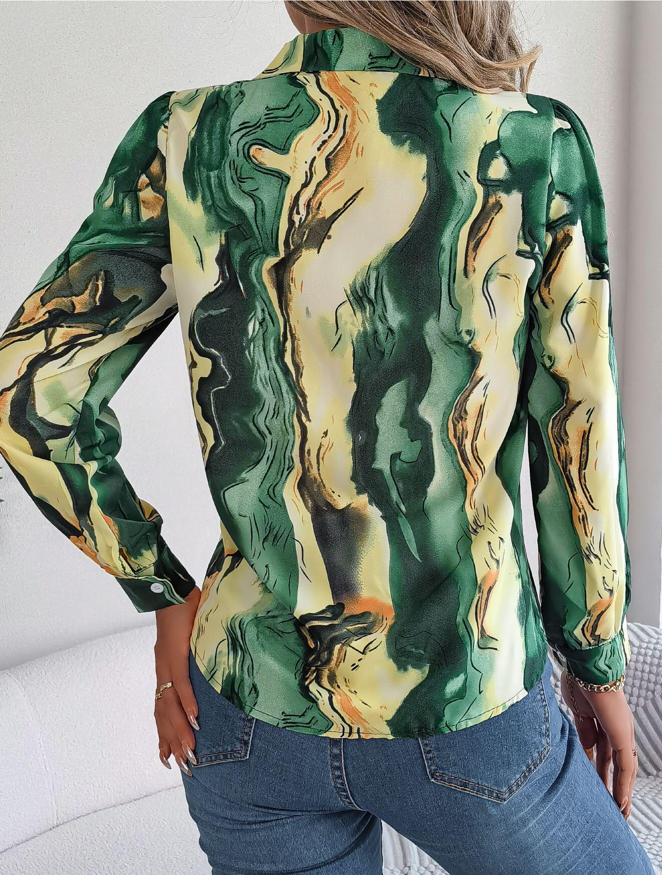 Camisa con botones y estampado abstracto
