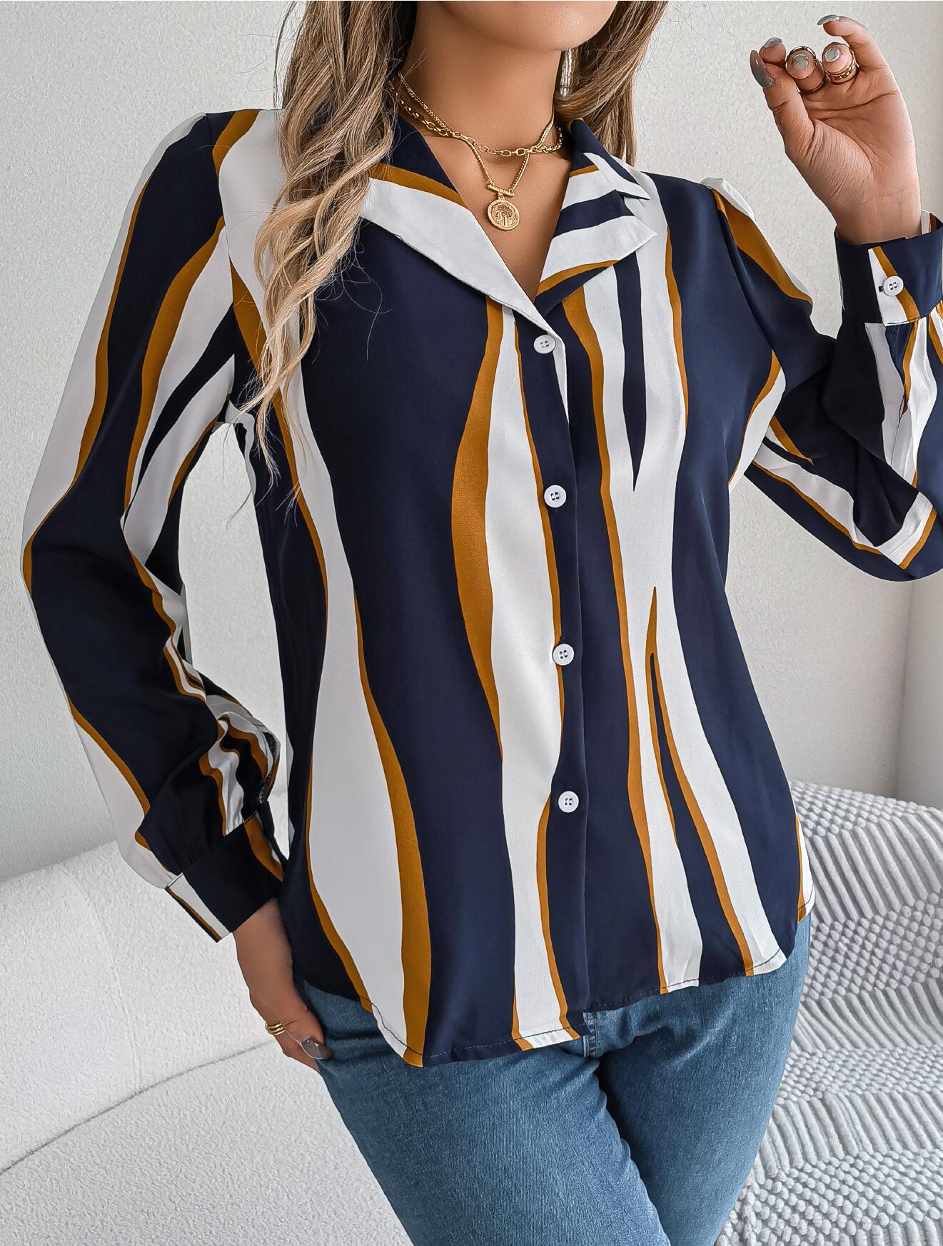 Camisa con cuello y estampado de rayas abstractas
