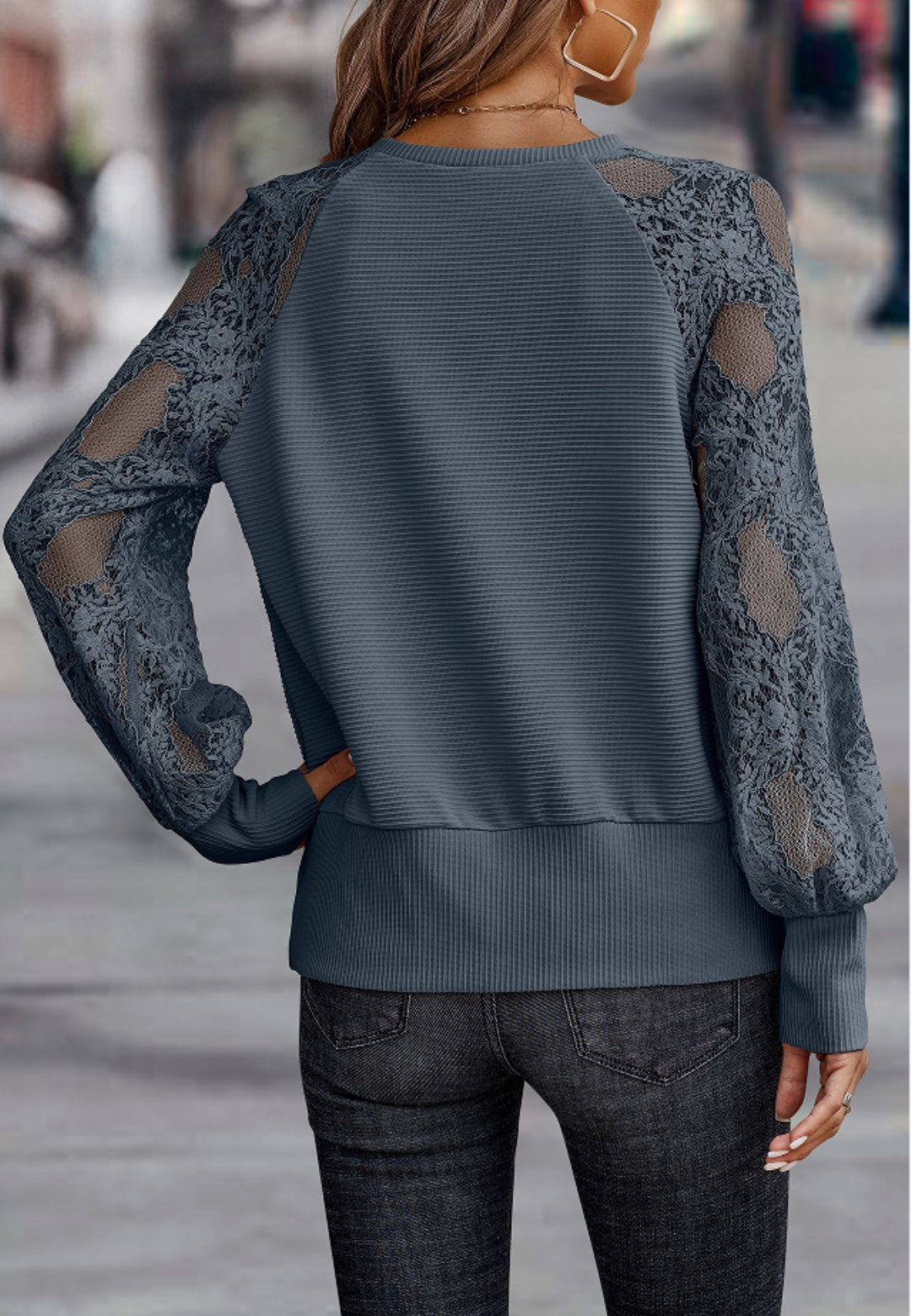 Suéter texturizado de manga larga con encaje raglán