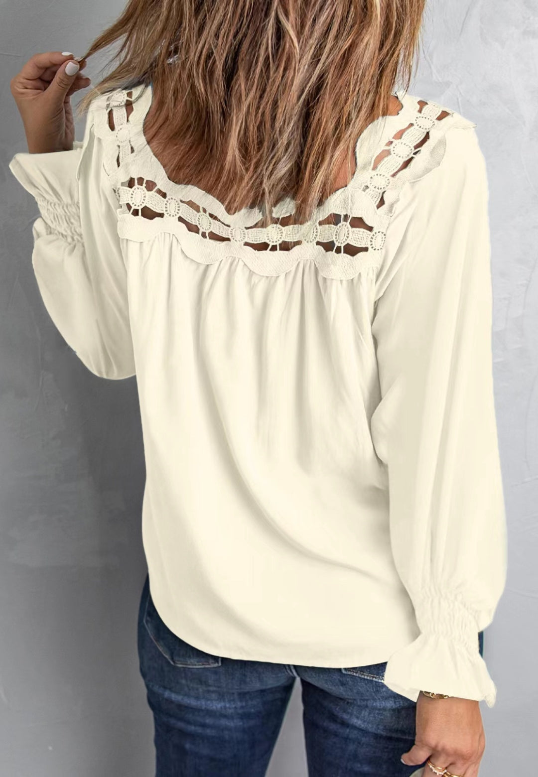 Top de crochet con escote cuadrado festoneado