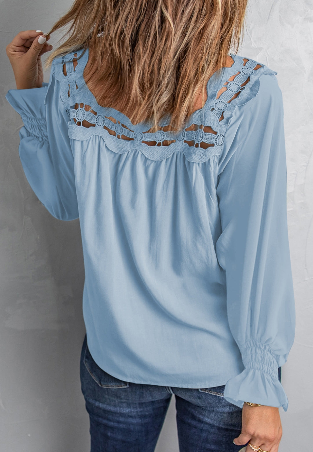 Top de crochet con escote cuadrado festoneado