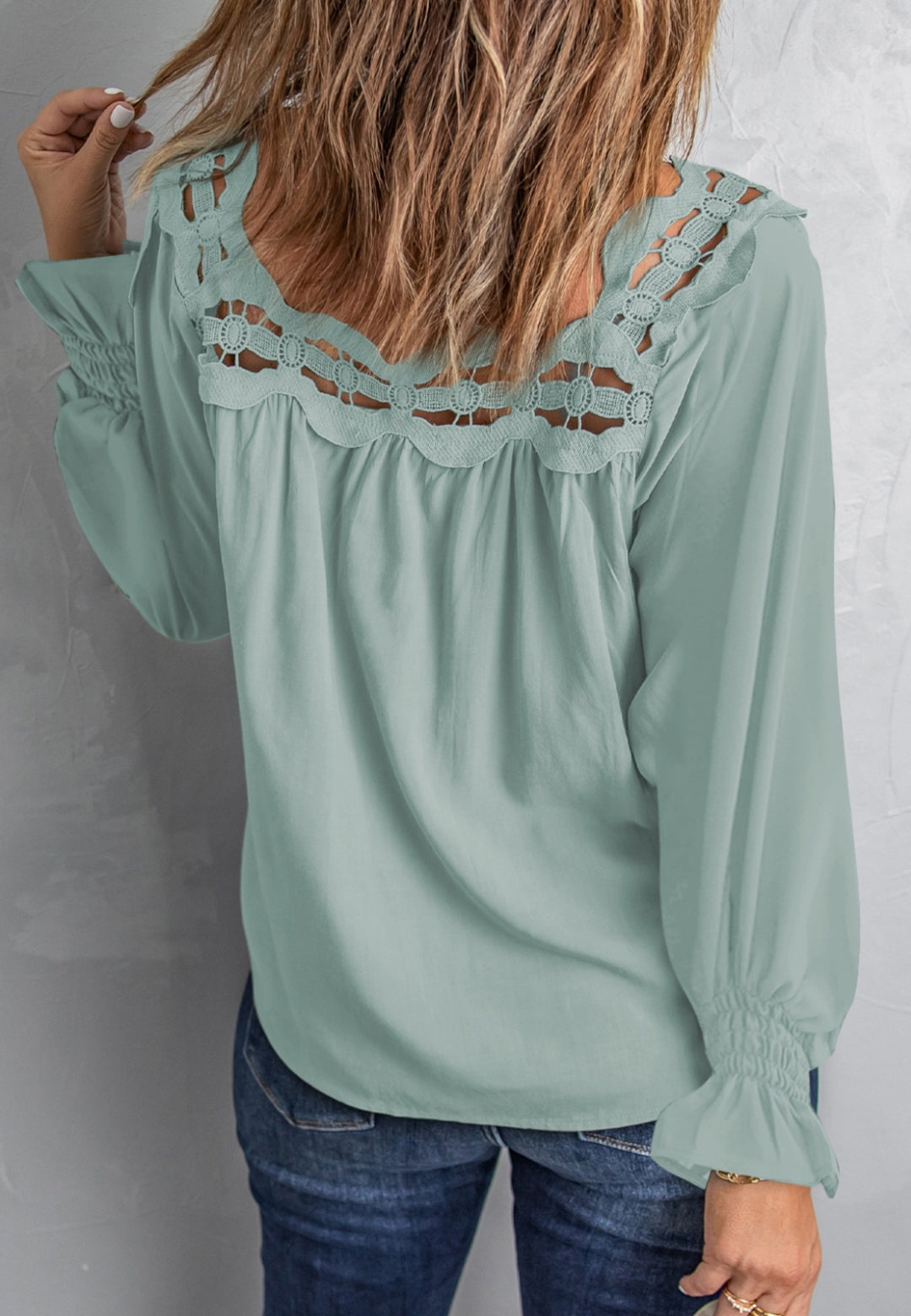 Top de crochet con escote cuadrado festoneado