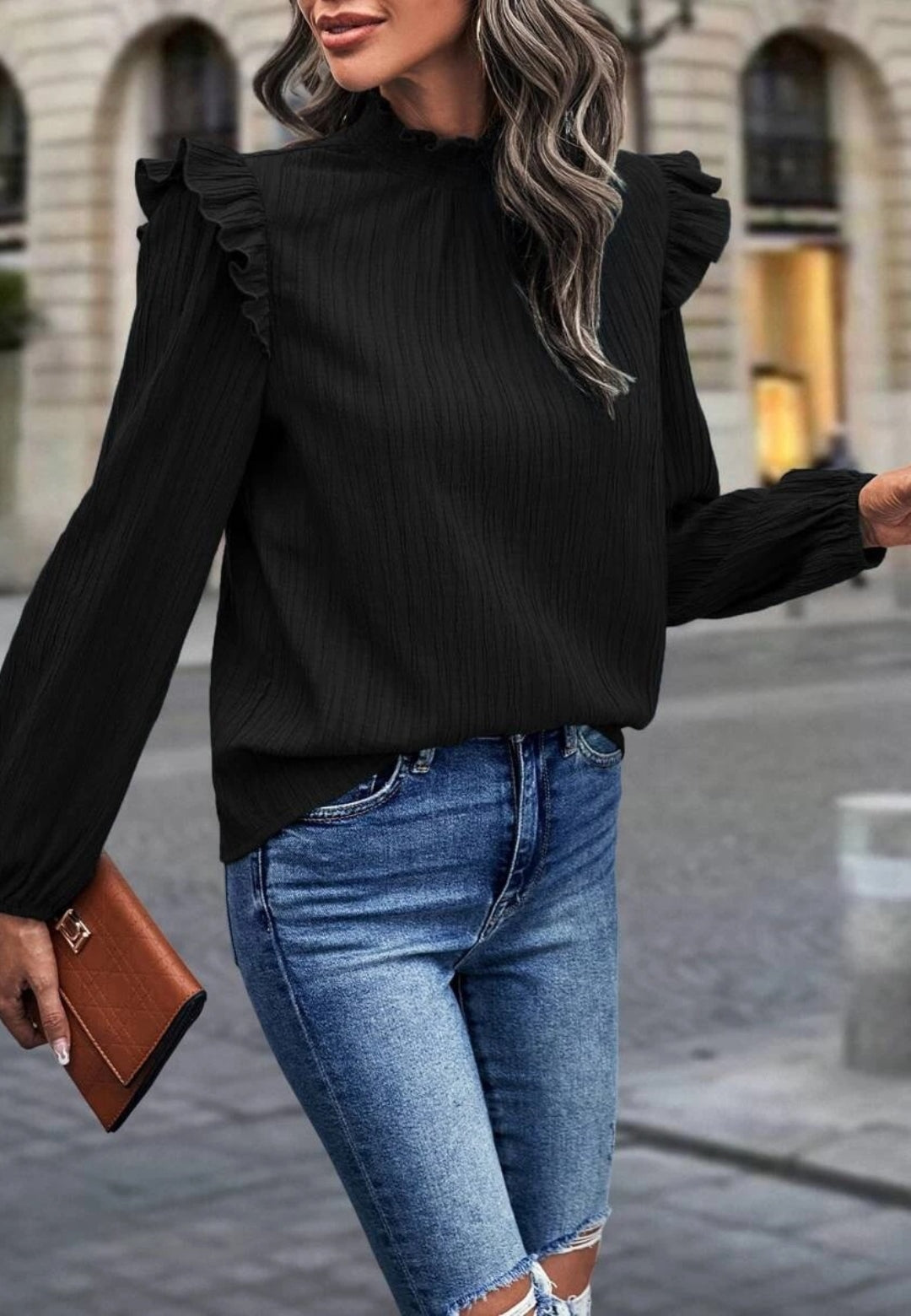 Blusa texturizada con hombros con volantes