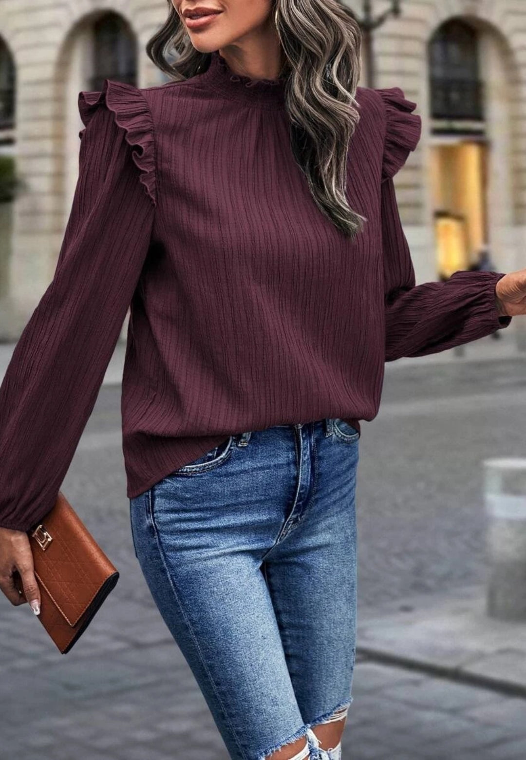 Blusa texturizada con hombros con volantes