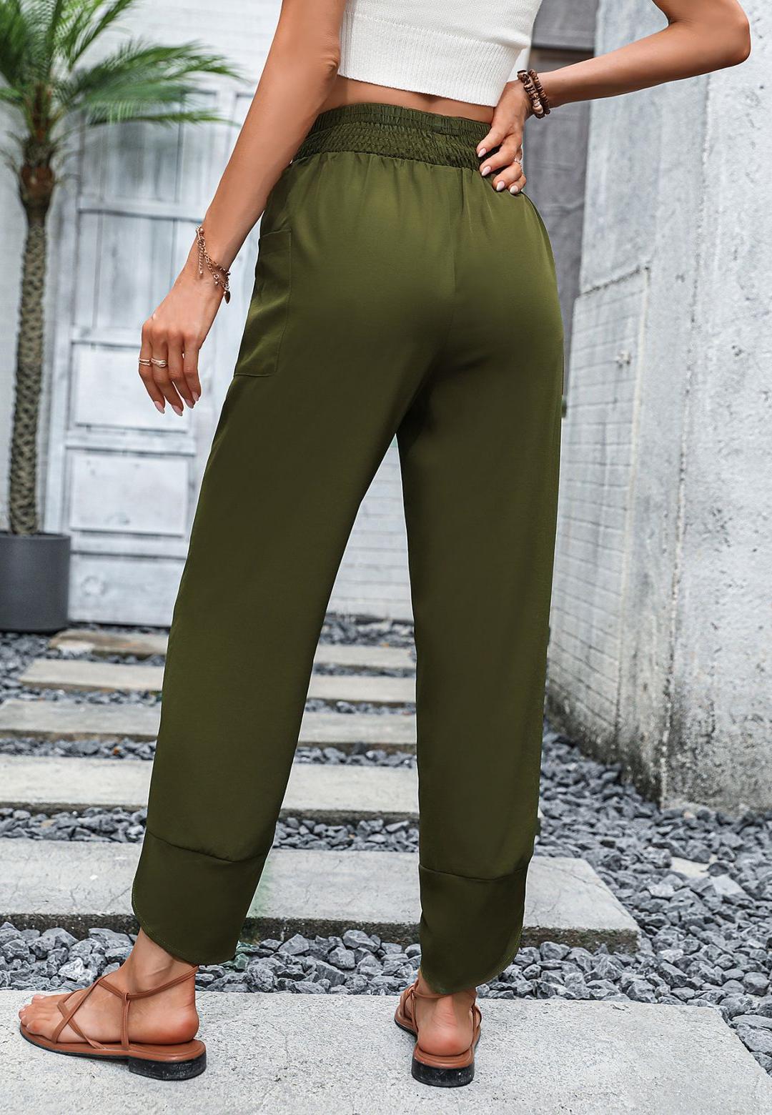 Pantalón recto con bolsillos laterales y cintura fruncida