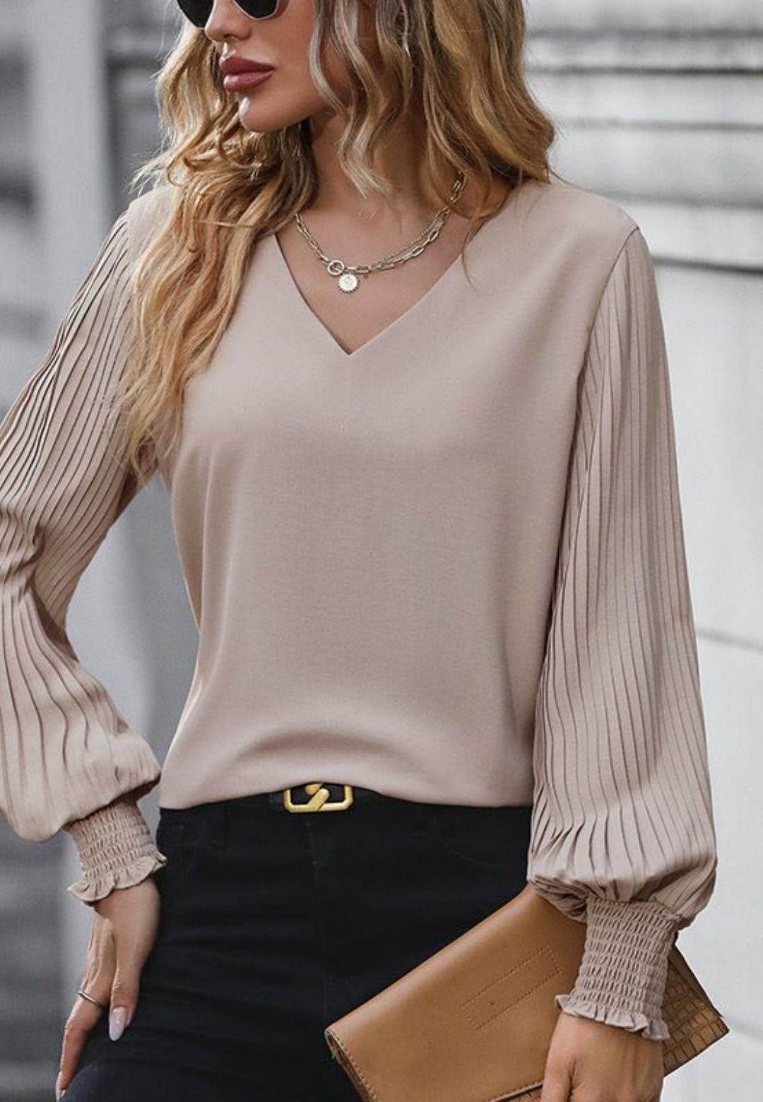 Blusa Bishop plisada de manga larga y escote en V