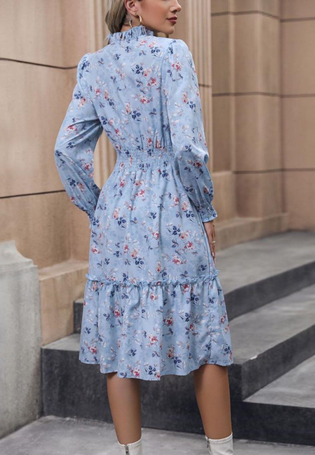 Vestido midi con escote en V con muescas, detalle de botones, mangas abullonadas y volantes