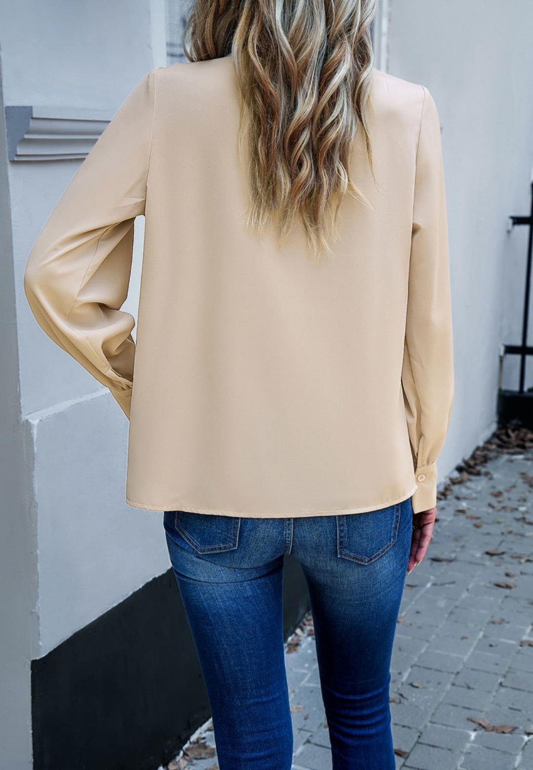 Blusa con cuello redondo y volantes