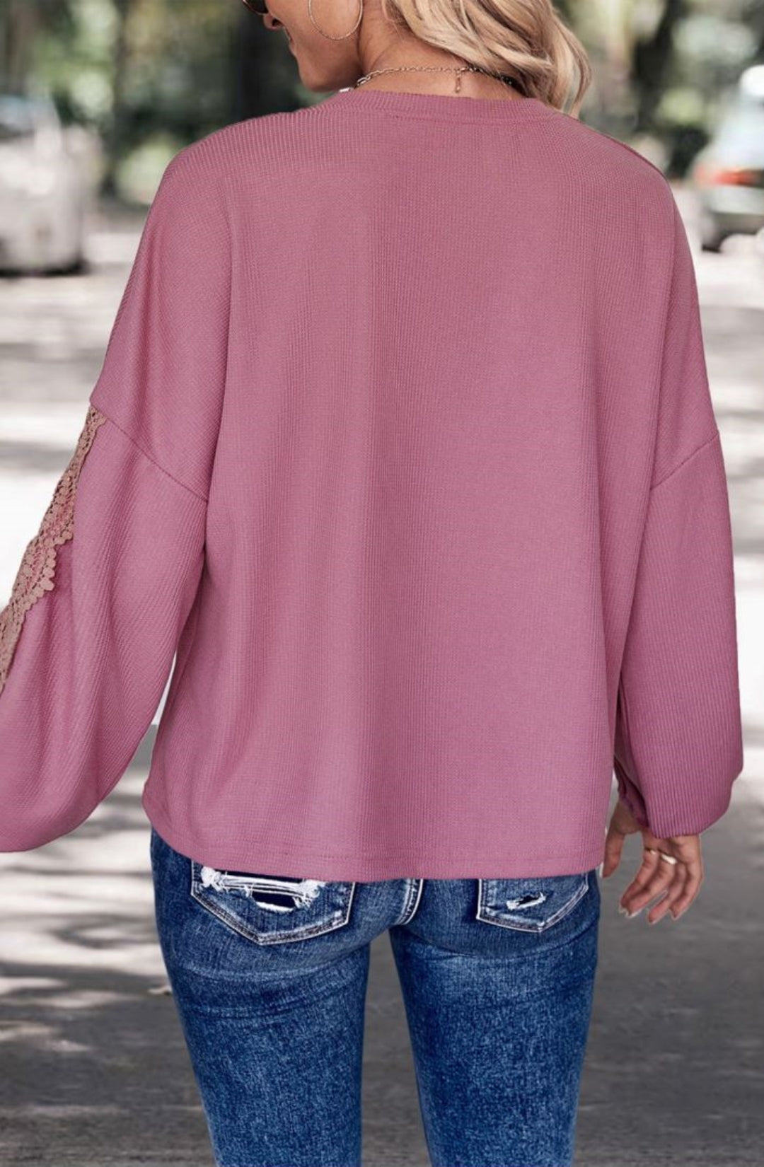 Suéter con escote en V y ribete de encaje festoneado