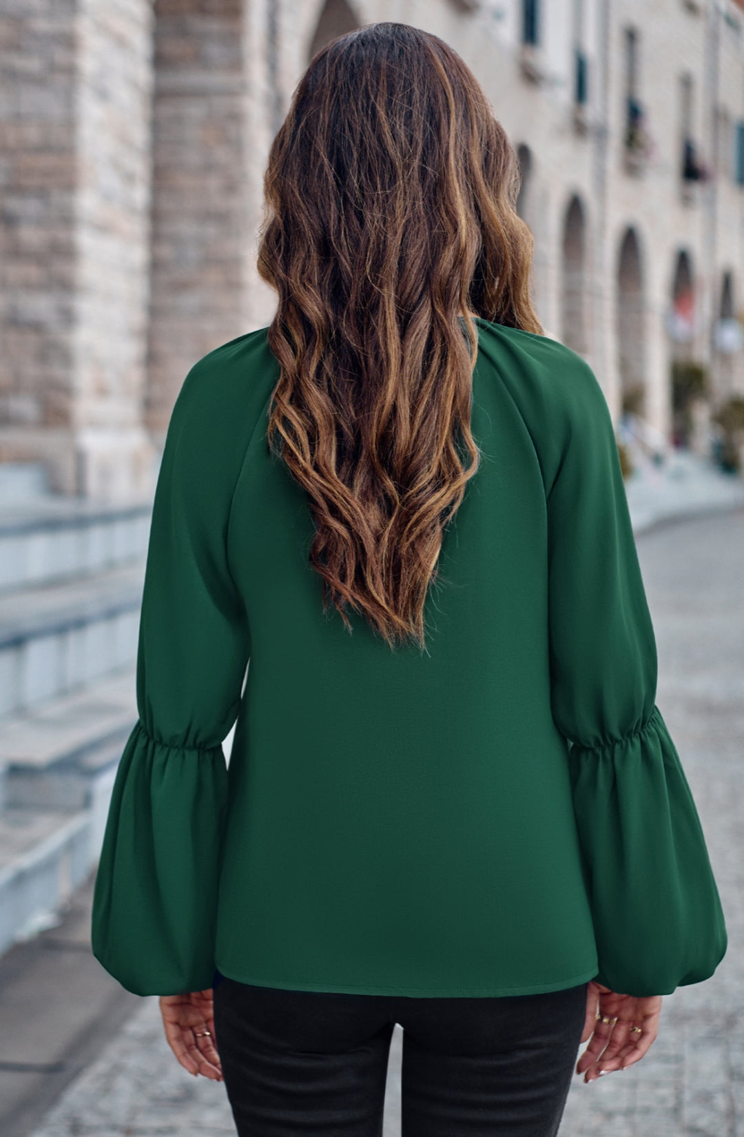 Blusa lisa con mangas abullonadas dobles