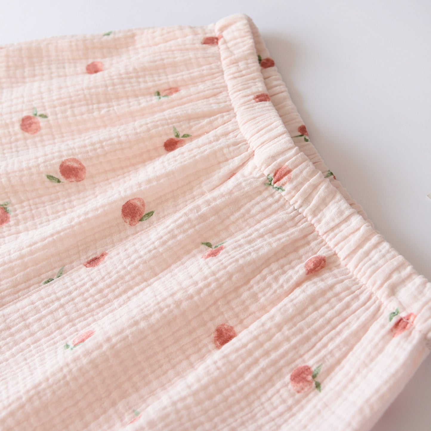 Camisa y pantalones cortos con estampado floral texturizado a juego