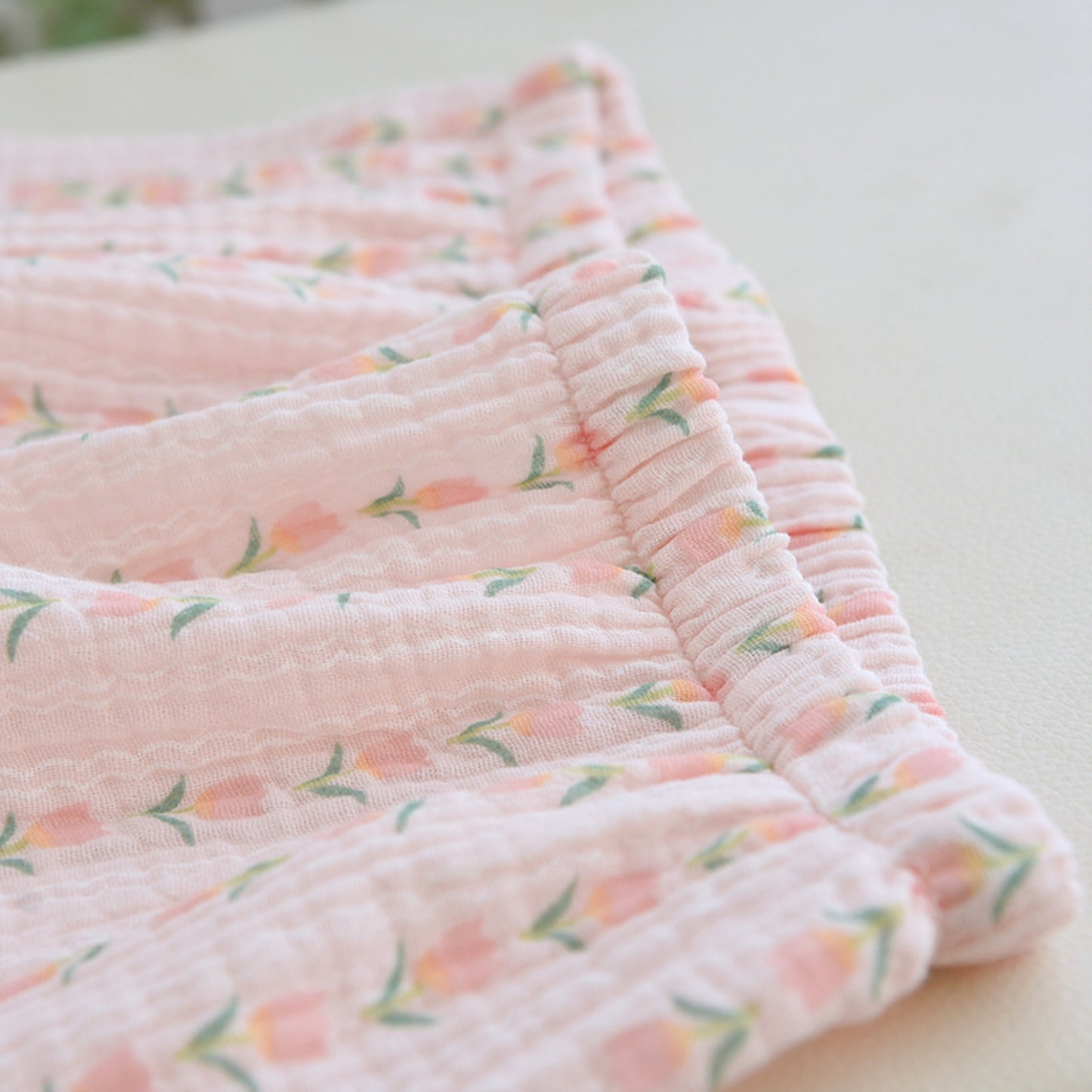 Conjunto de salón con estampado floral a rayas